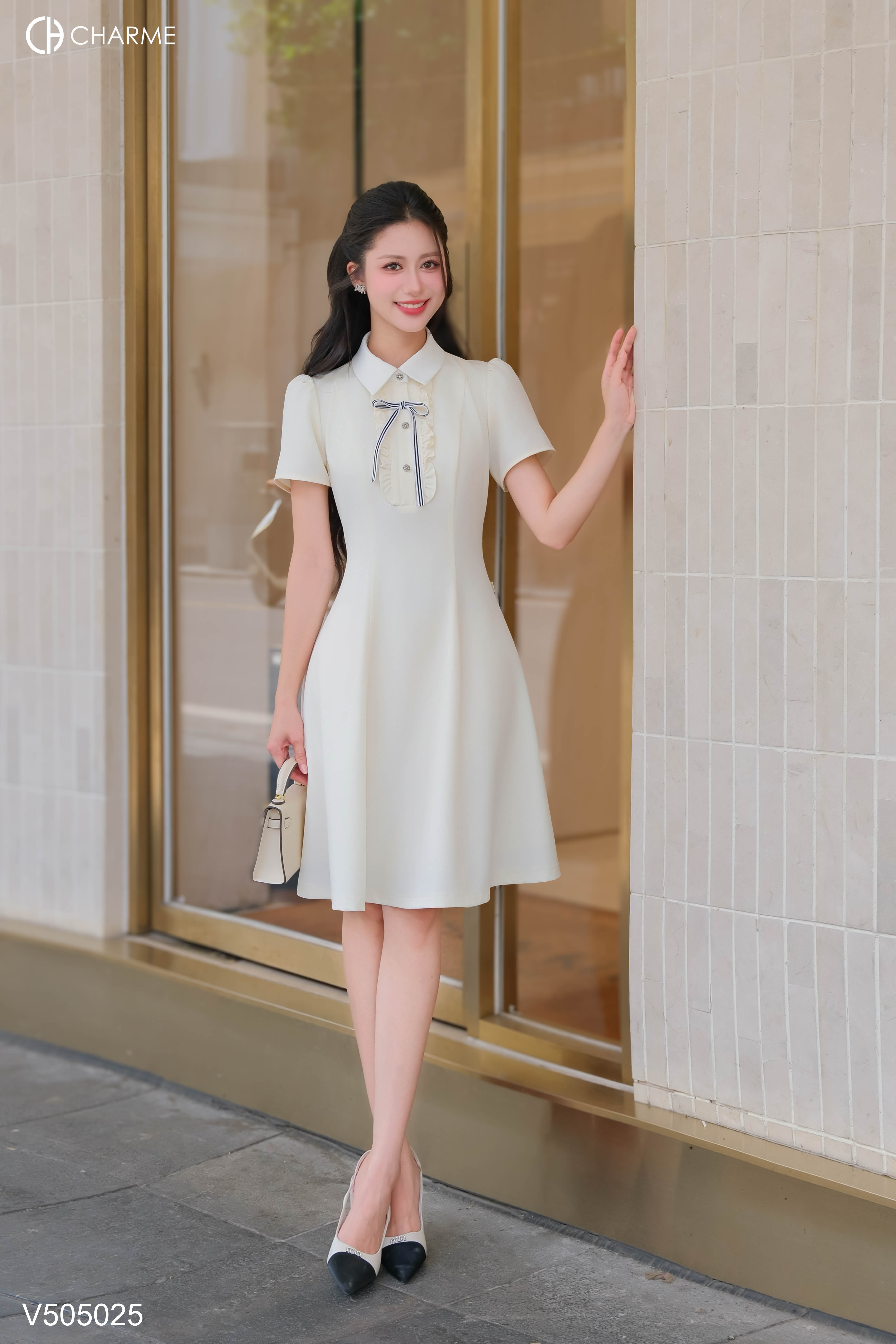 Váy ngắn tay ngực bèo