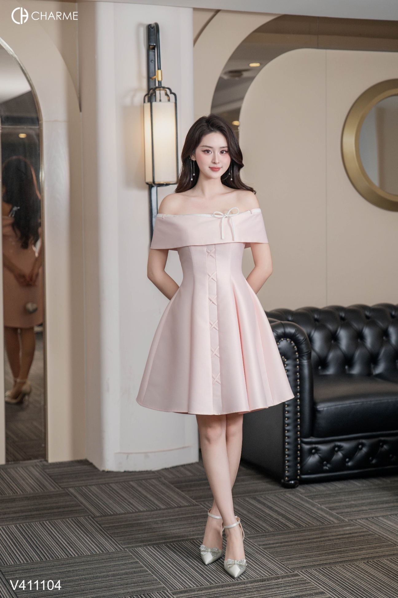 Váy trễ vai dáng xoè đính nơ