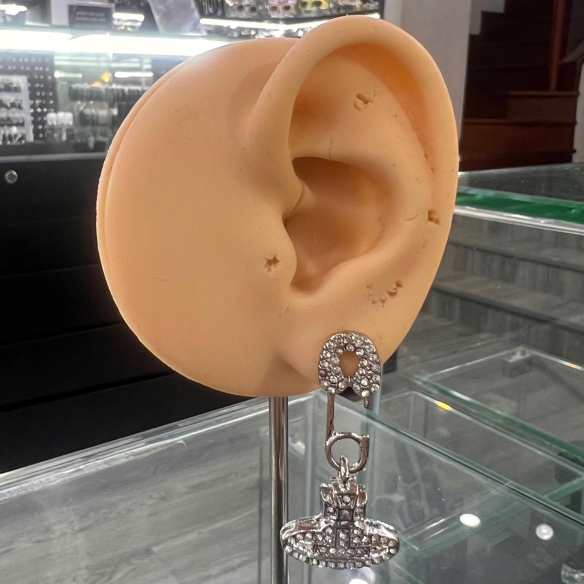 khuyên kiểu cặp vivience ghim băng hành tinh._thumbnail_3