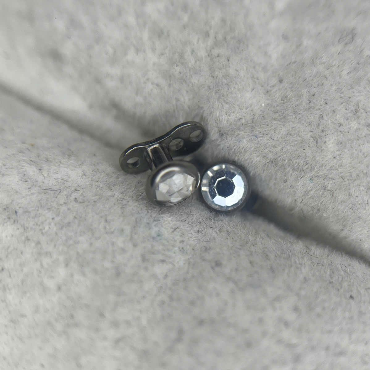 Khuyên cấy titan full thân charm._thumbnail_3