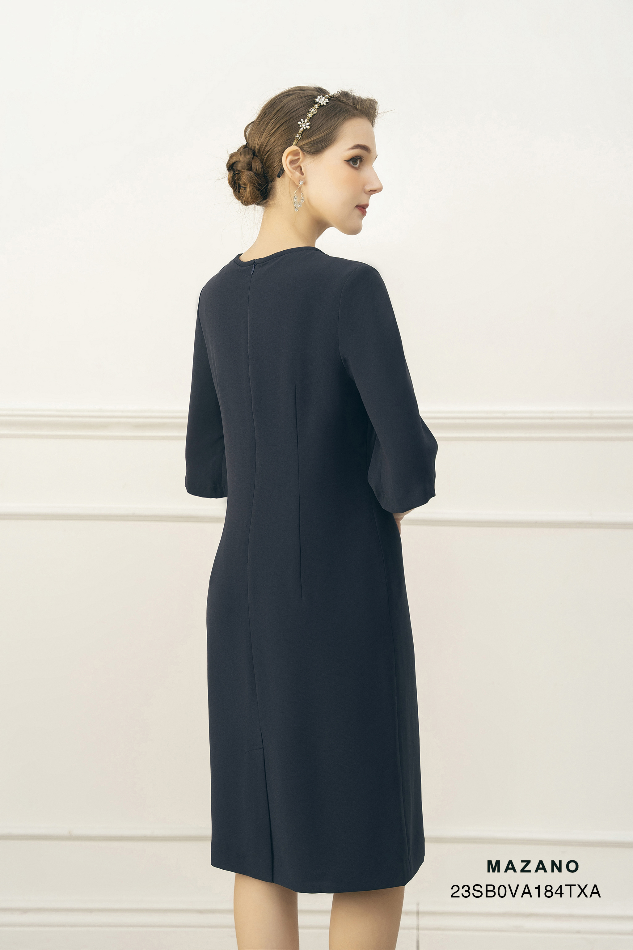 Đầm suông cổ khoét hình lá cách điệu_thumbnail_3