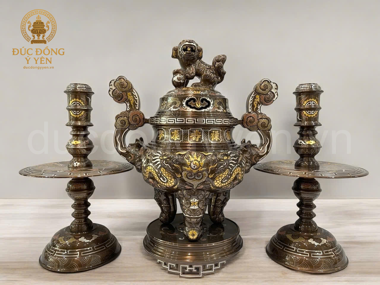 Bộ đồ thờ tam sự đỉnh nến rồng nổi khảm ngũ sắc cao cấp 