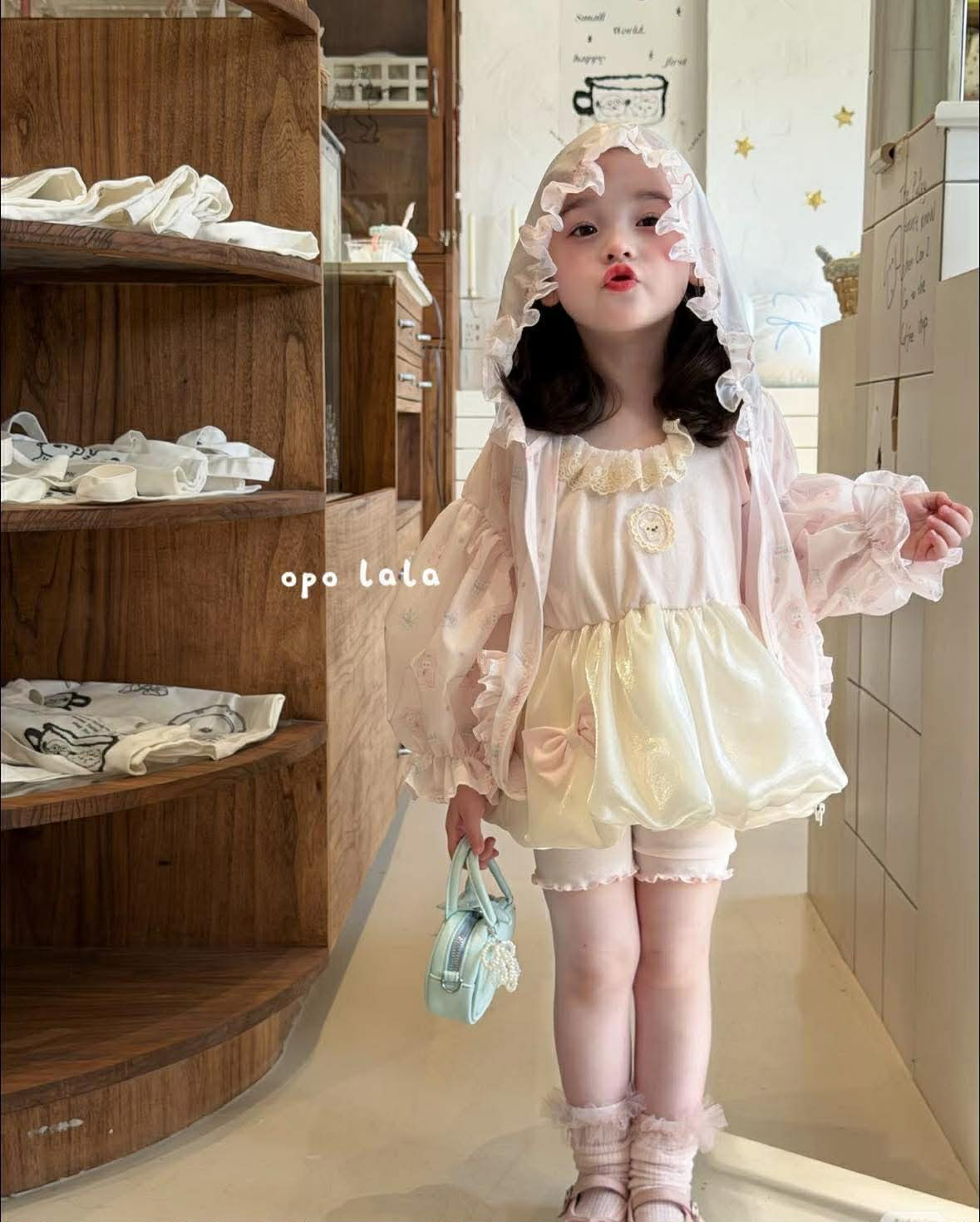 C208 - Áo khoác gió mũ bèo nơ túi hồng hãng Opolala_thumbnail_0