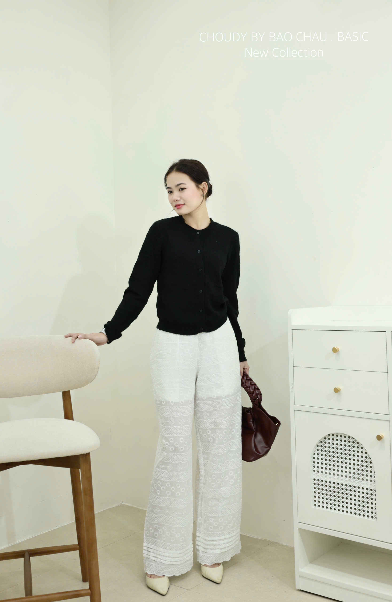 U575 QUẦN SUÔNG TRẮNG THÊU HOA