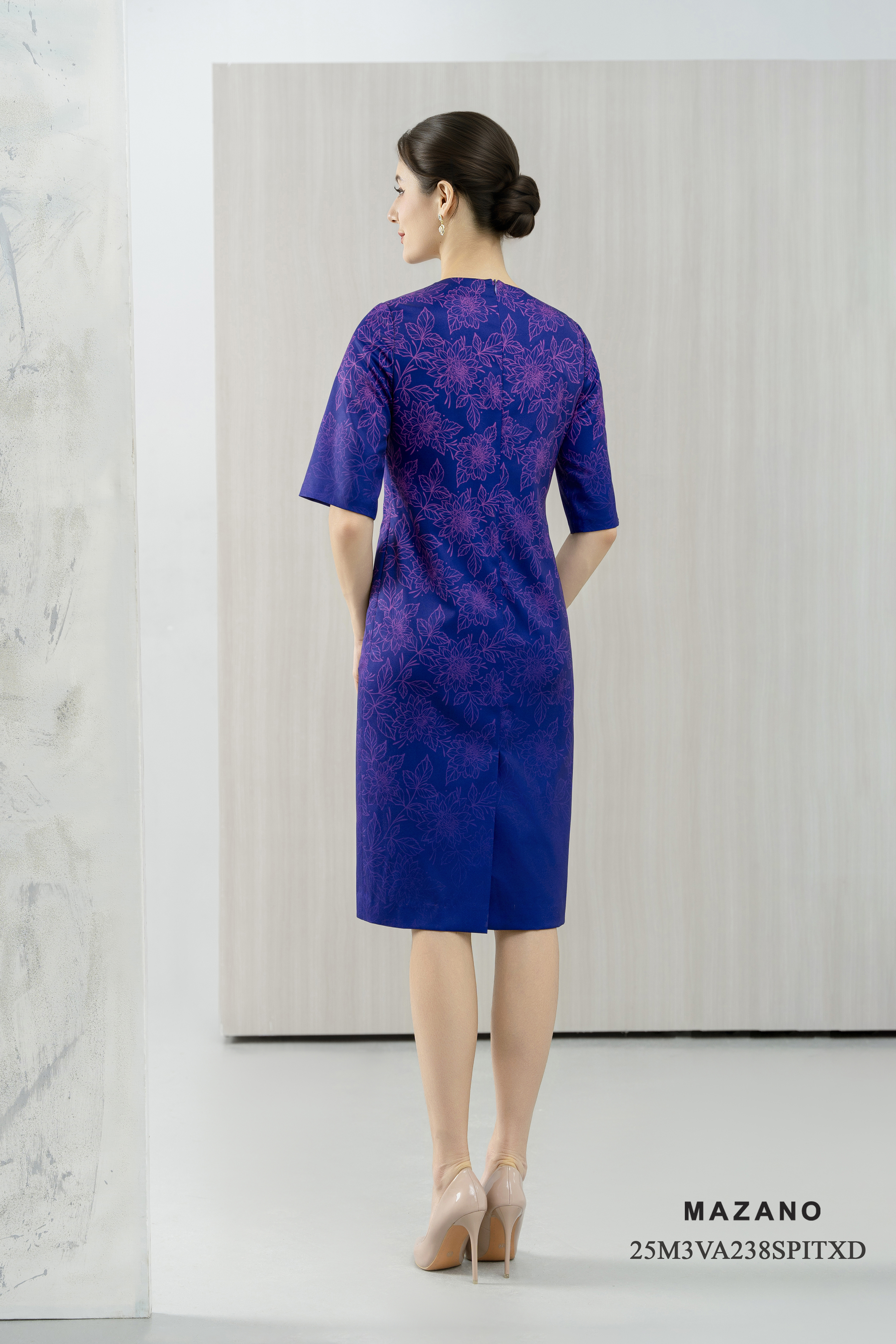 Váy Đầm suông Vải Lụa Hoạ tiết cách điệu Cổ tròn đính đá Tay lỡ Dài qua bắp chân_thumbnail_2