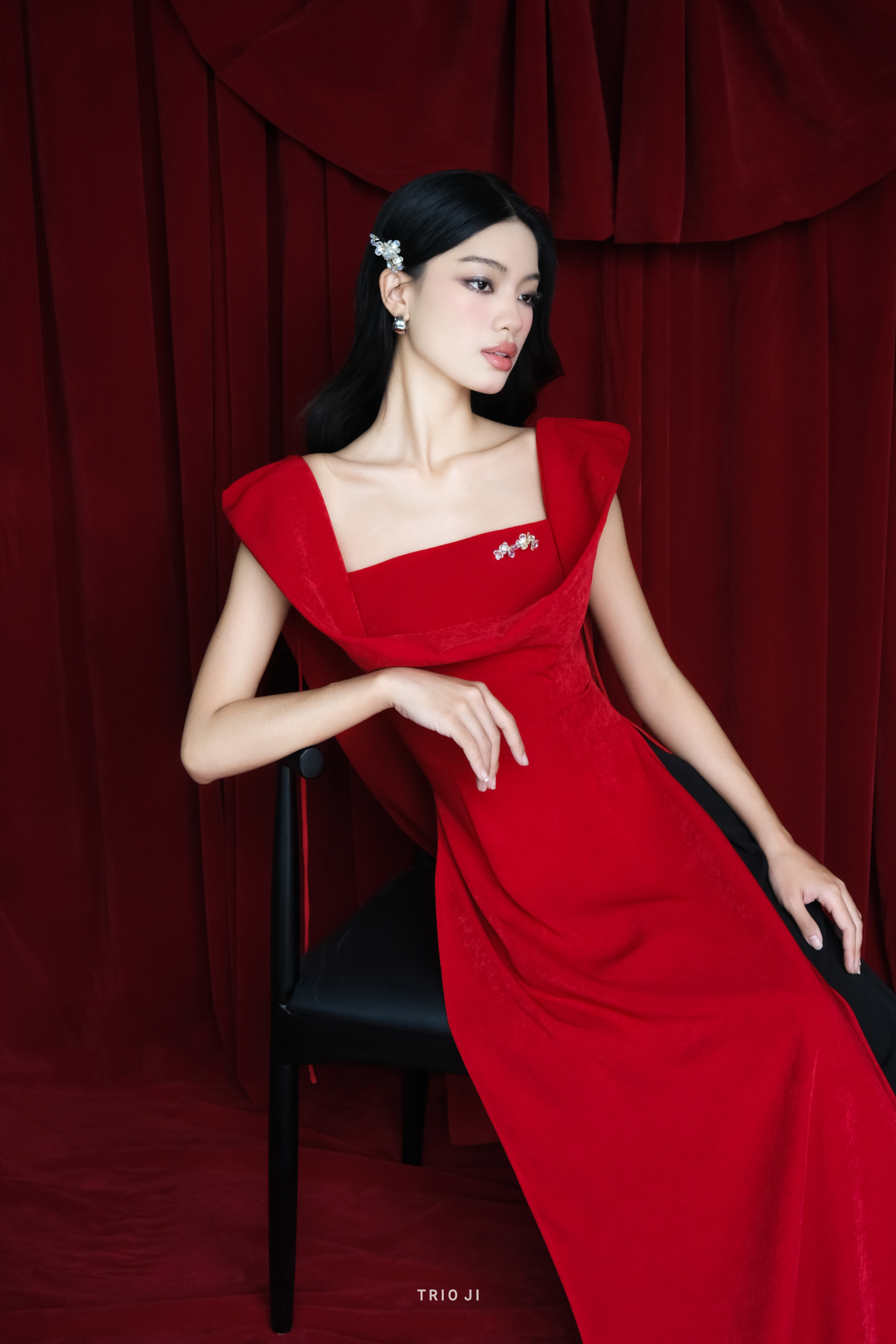 HANH VAN NHI Ao-dai_thumbnail_2