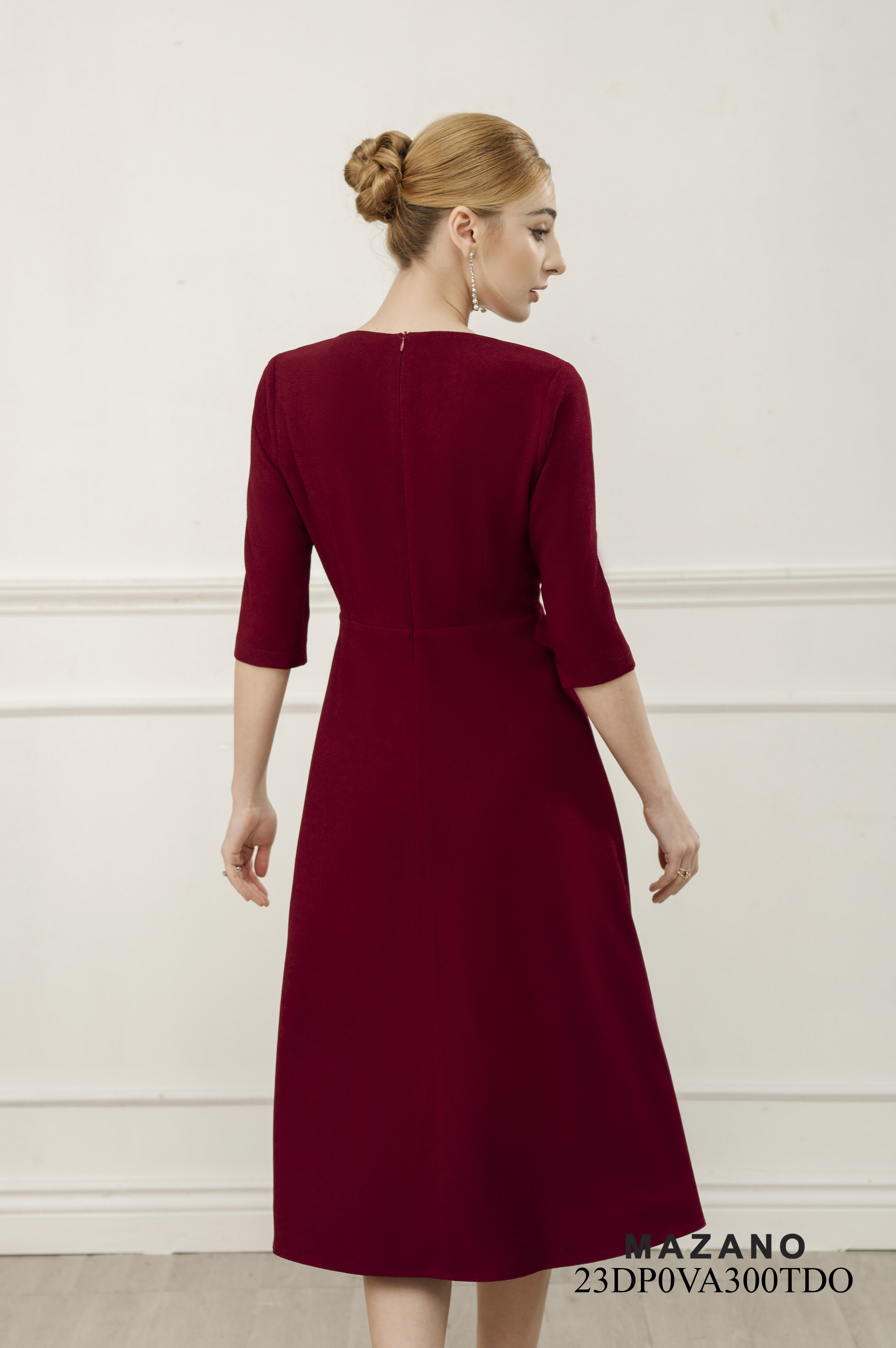 Đầm Ôm Chân Rủ Đính Đá Thủ Công_thumbnail_2