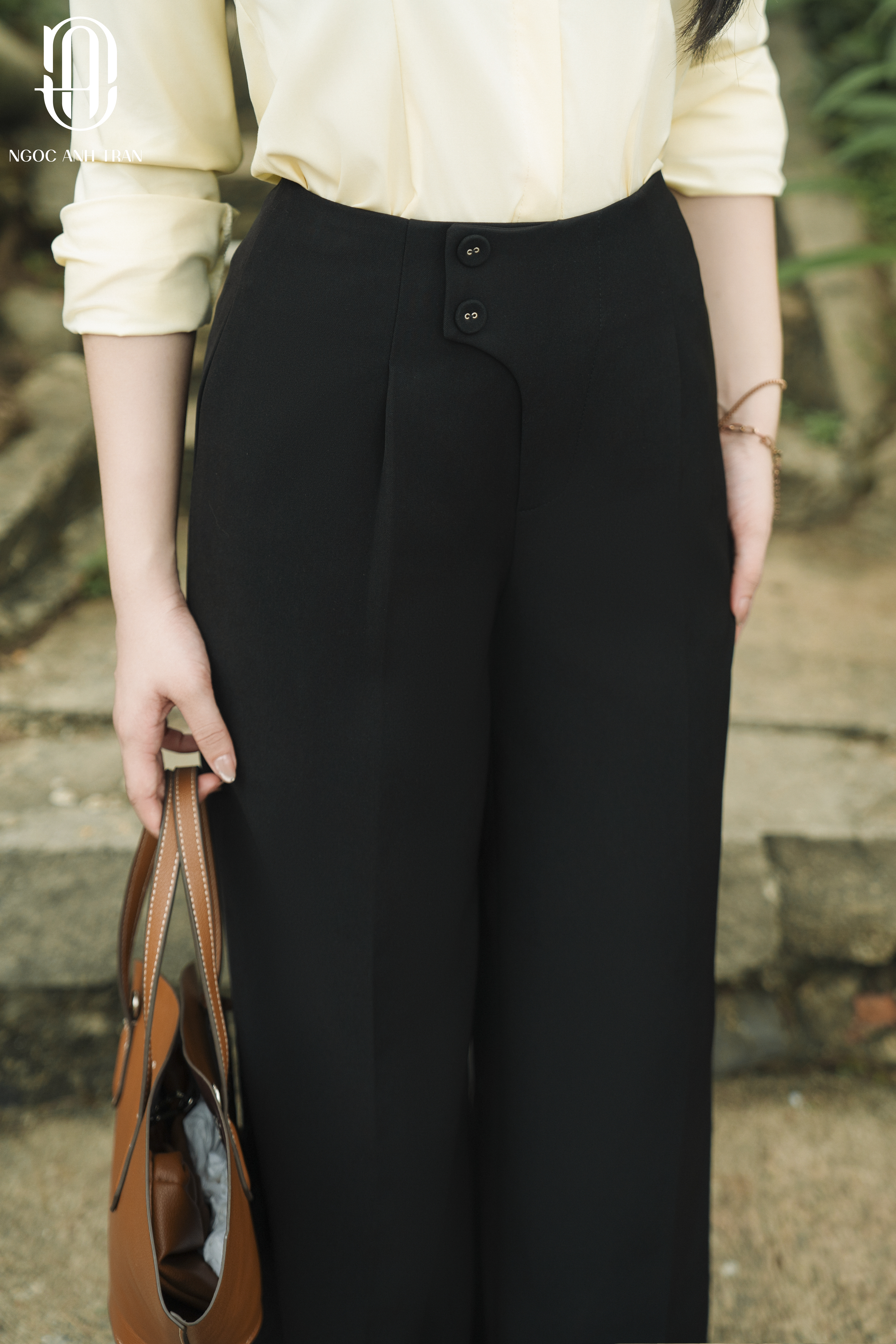 Q048 - Quần suông đen ống nhỏ khoá sau