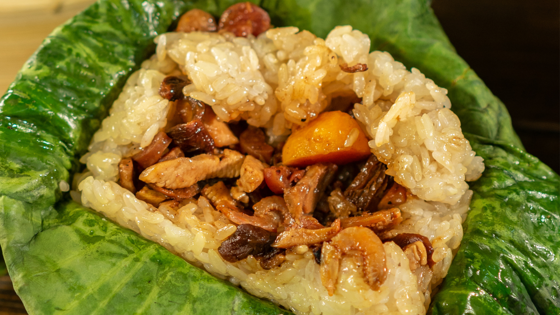 Hướng Dẫn Sử Dụng Xôi Gà Lá Sen Bếp Nhà Hạnh - Nóng Hổi, Dẻo Thơm Chỉ Trong Vài Phút!