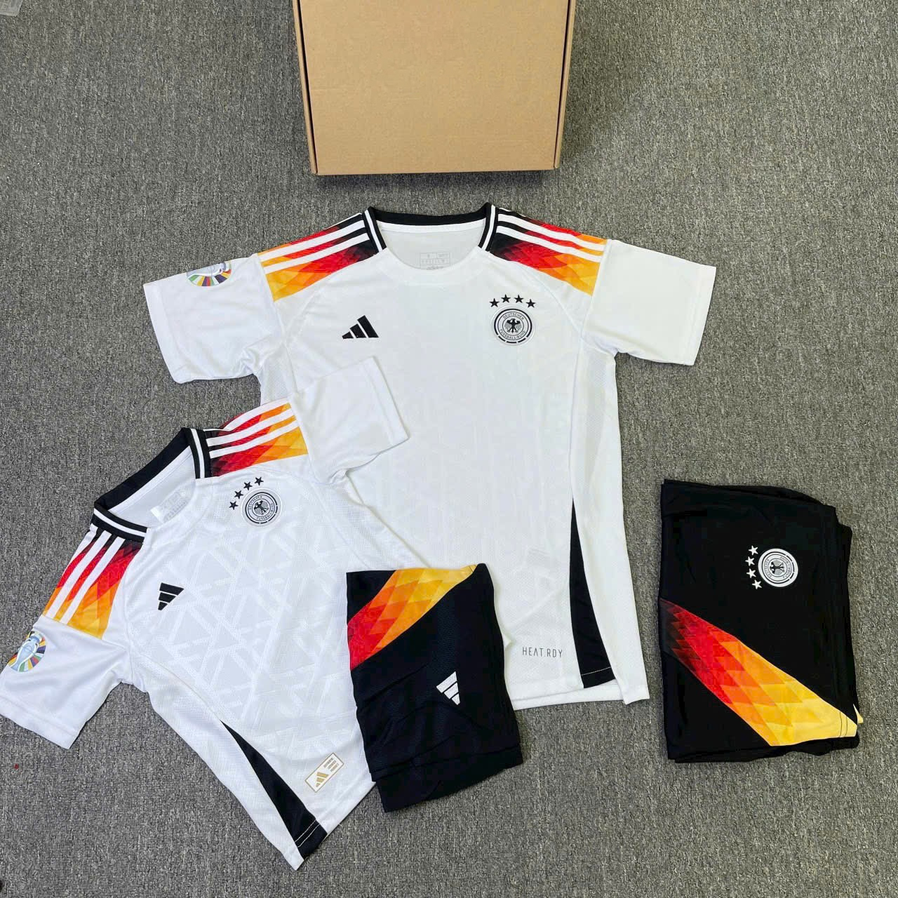 Bộ bóng đá tuyển Đức sân nhà 2024 (chỉ nhận đặt từ 6 bộ)_thumbnail_0