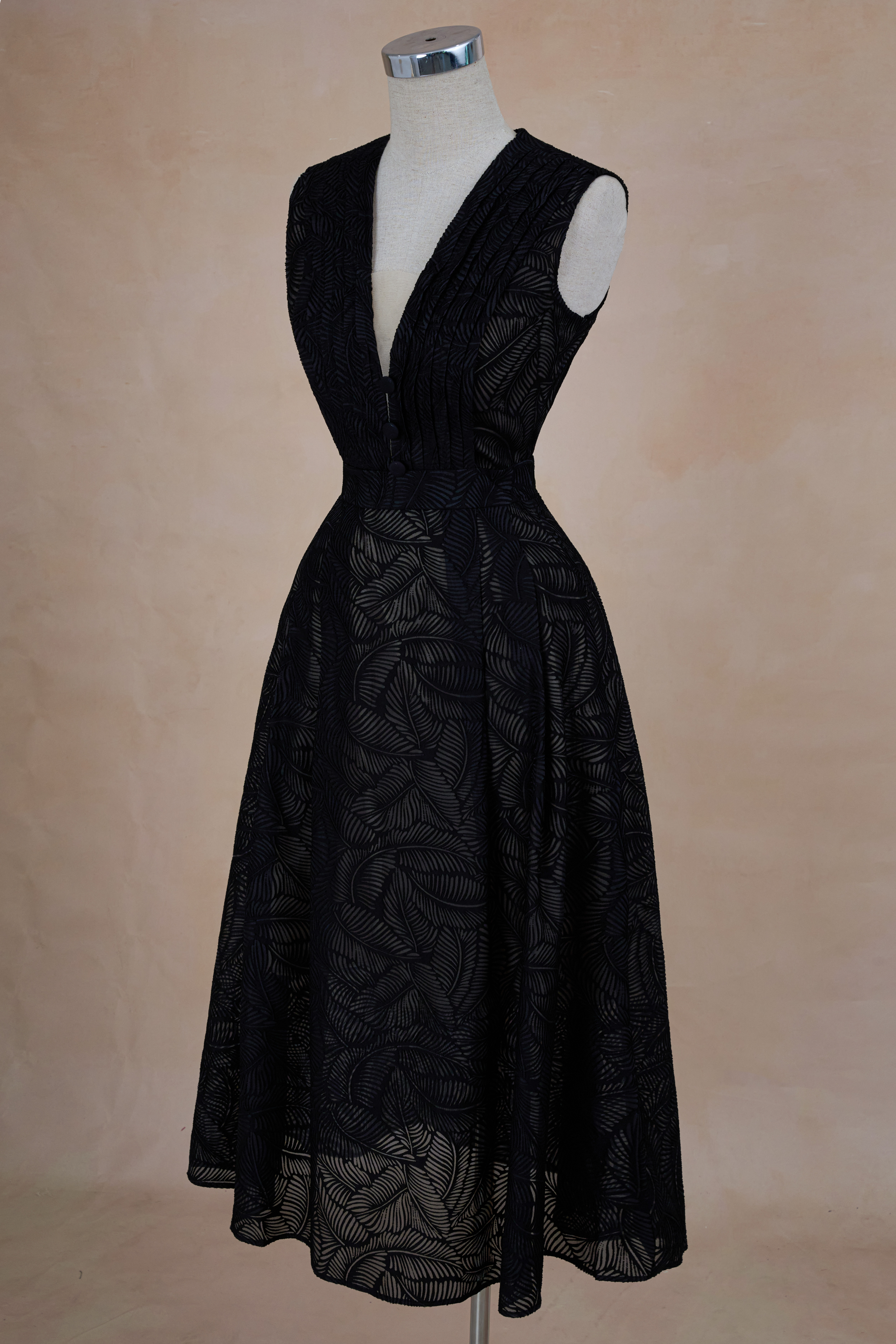 Đầm Xòe Cổ V Ren Nổi_thumbnail_3