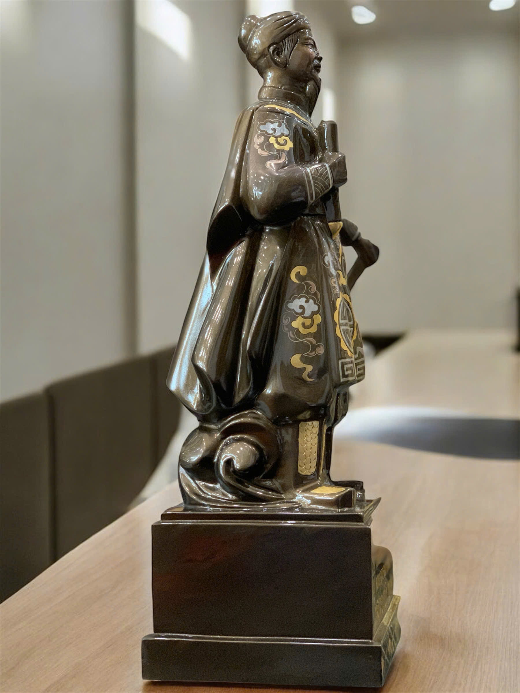 Tượng trần hưng đạo cao 50cm đúc đồng đỏ khảm tam khí dát điểm vàng kỹ_thumbnail_1