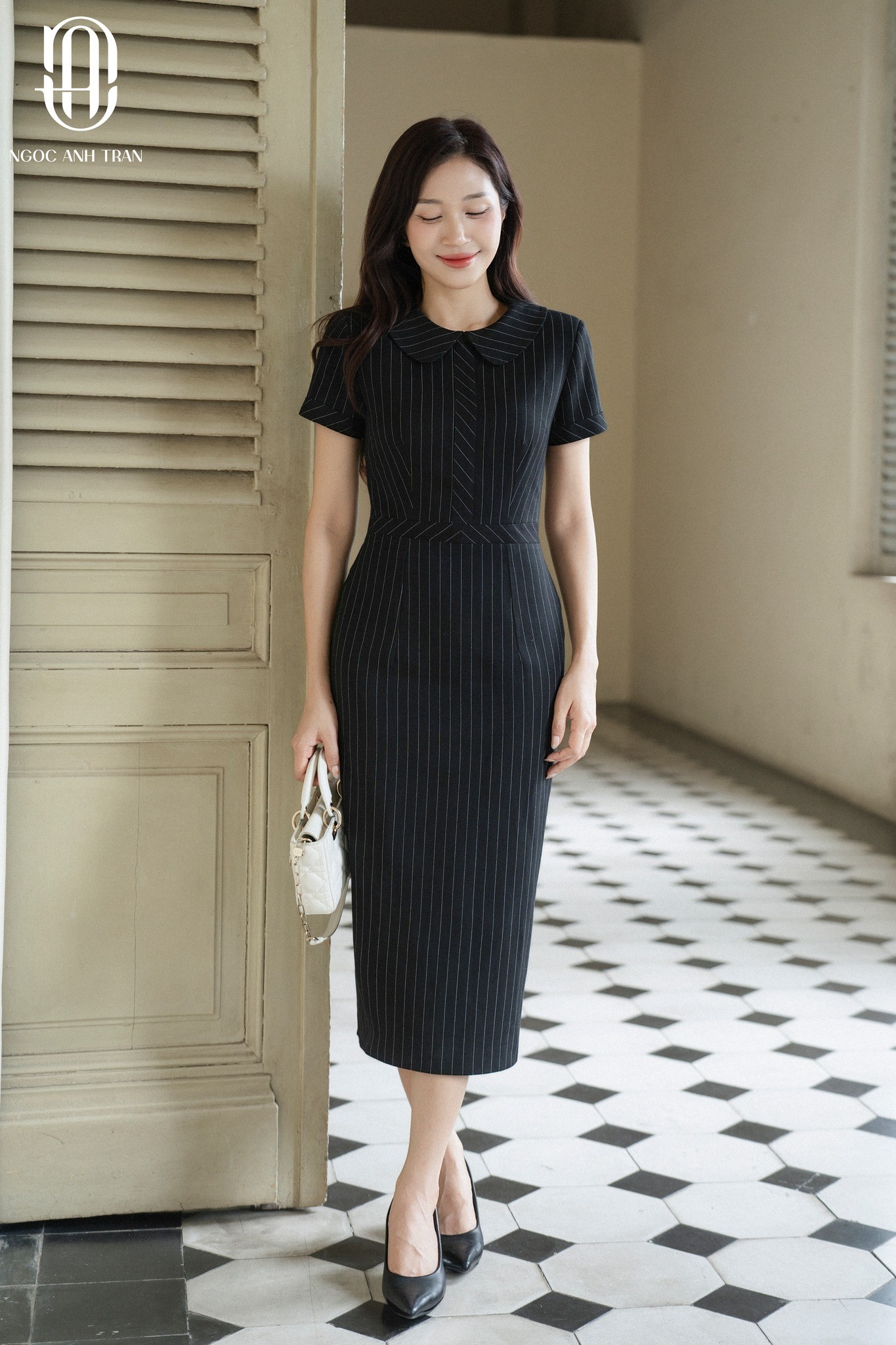 D144 - Đầm kẻ đen cổ tà lật_thumbnail_2