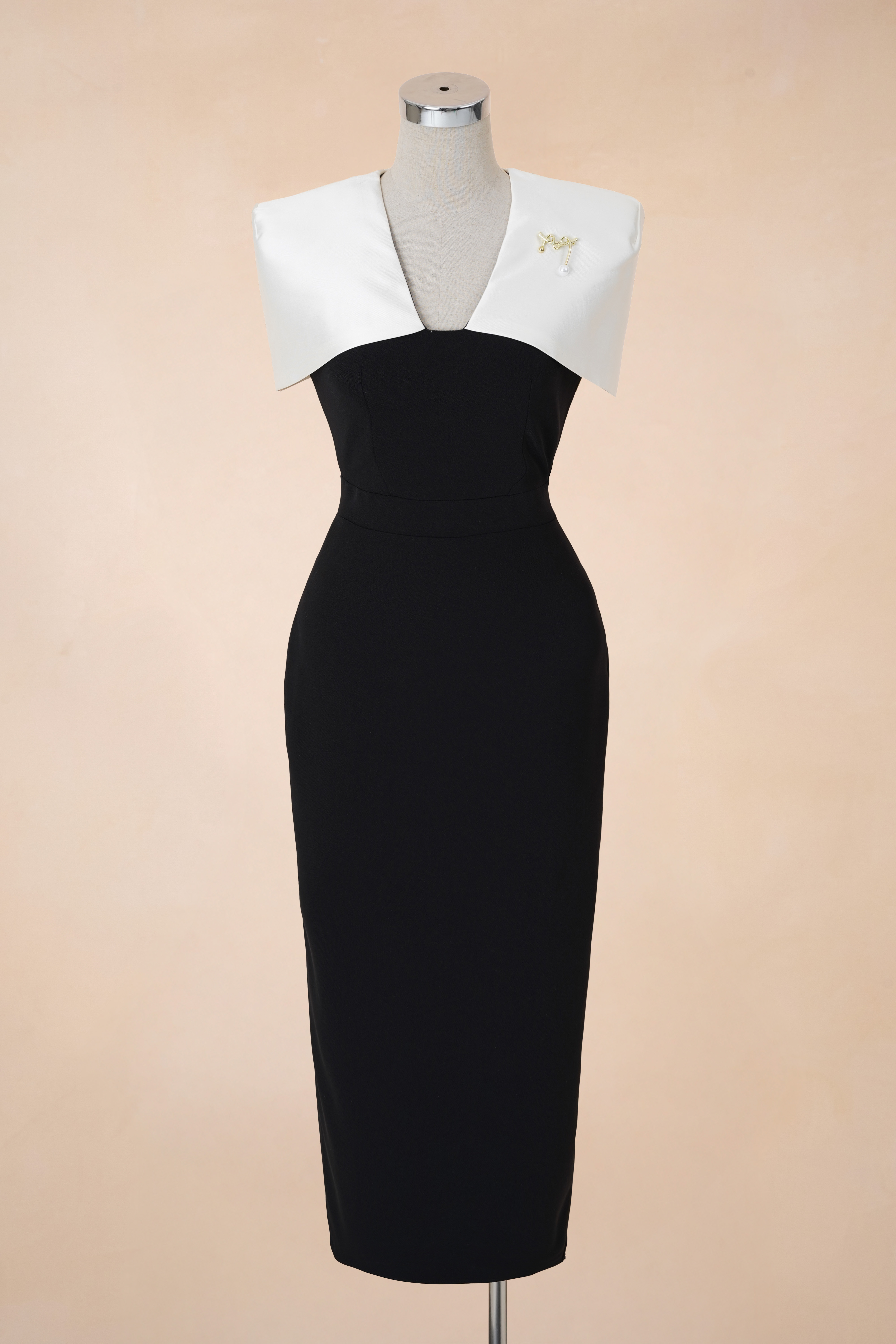 Đầm Bút Chì Trùm Vai Tag Cài