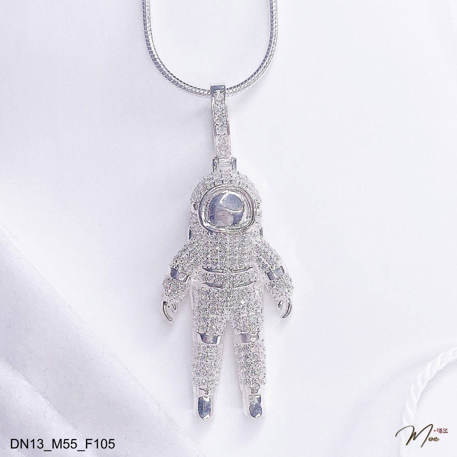 MN32 - Mặt dây chuyền nam phi hành gia nạm đá