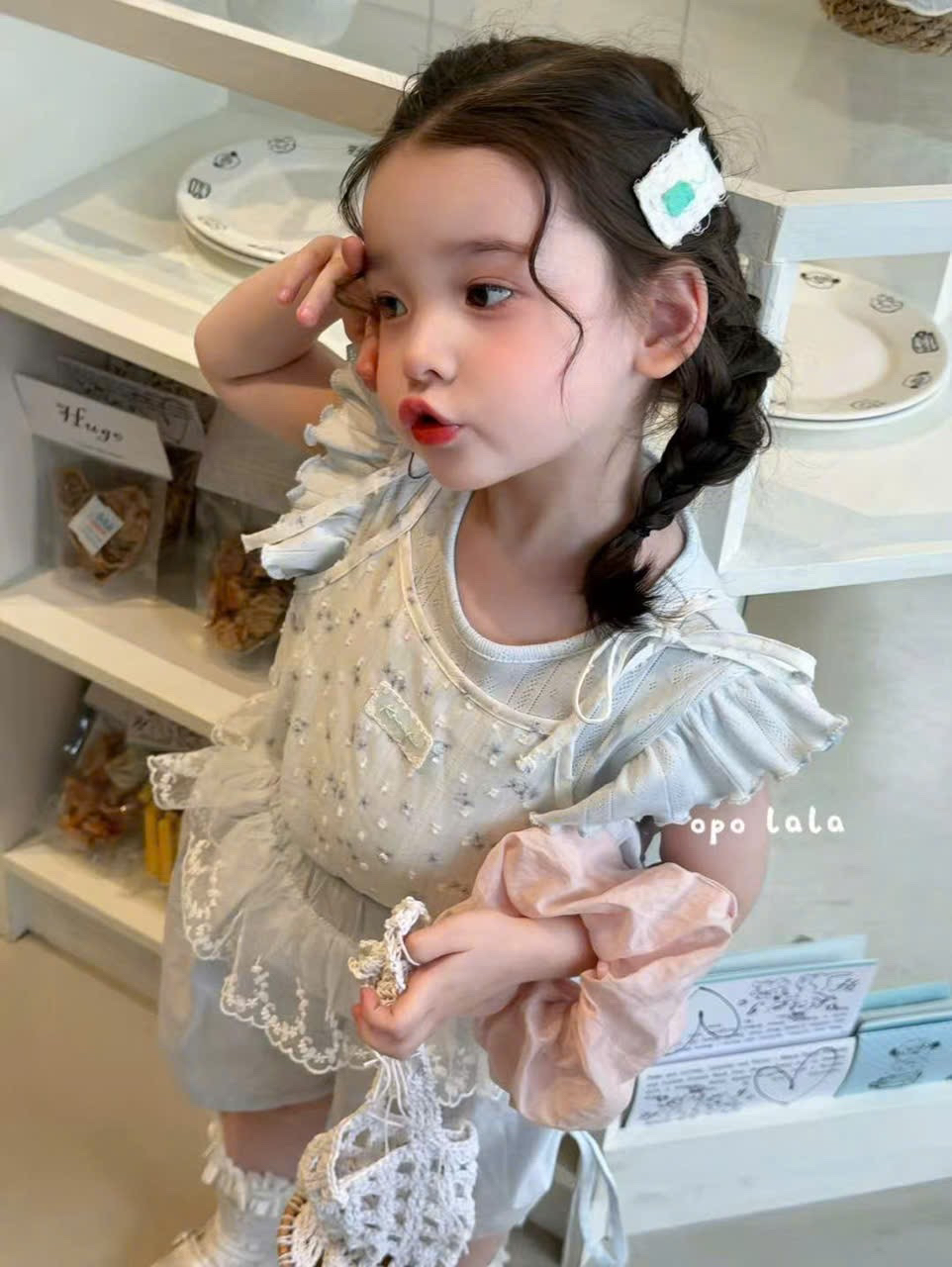 C148 - Áo thun mix 2 dây voan nhí phối bèo nhẹ màu kem pastel hãng OPL (Sz90-130)