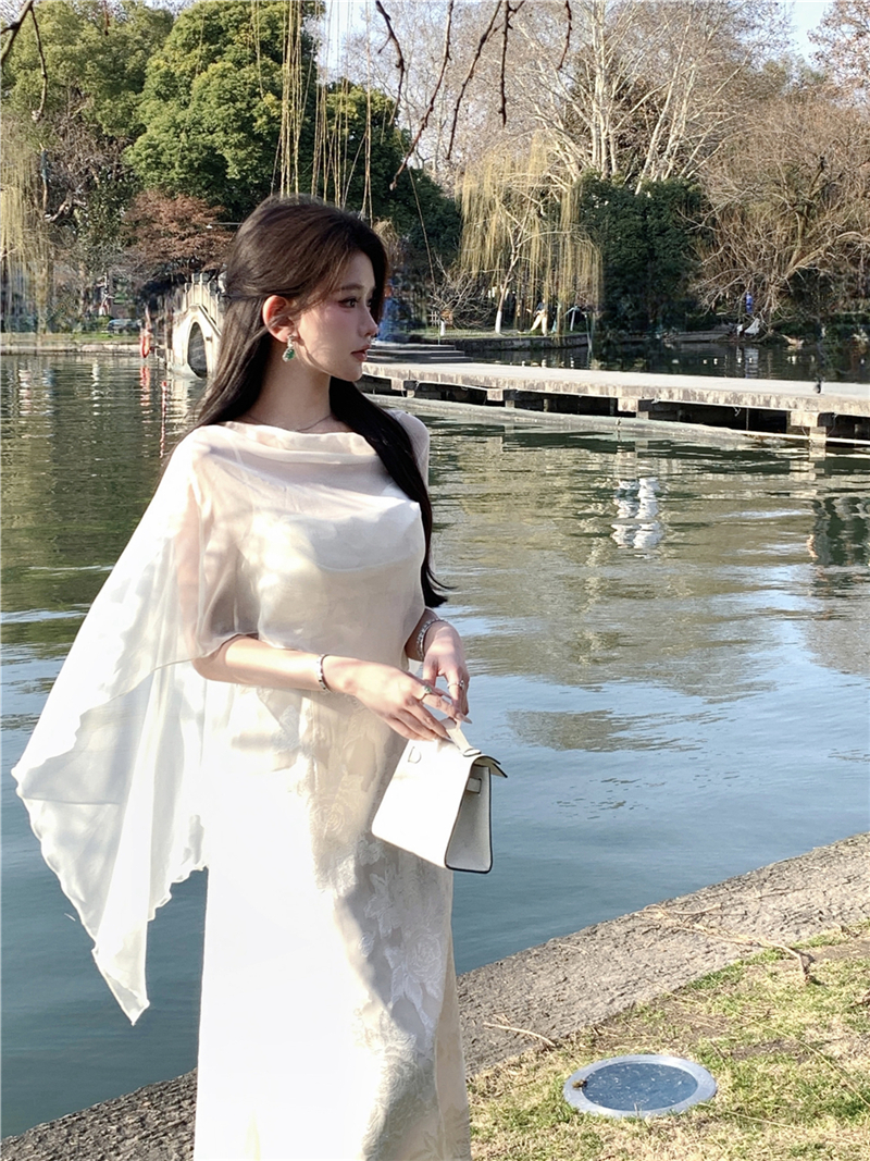 Váy Dài 2 Lớp Lụa Hoa Tiết – Set Cardigan Dây Thanh Lịch