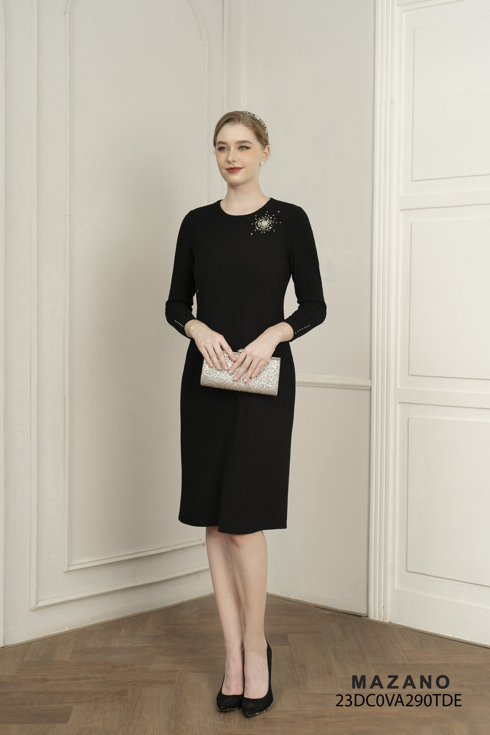 Đầm Len Suông Đính Đá Thủ Công