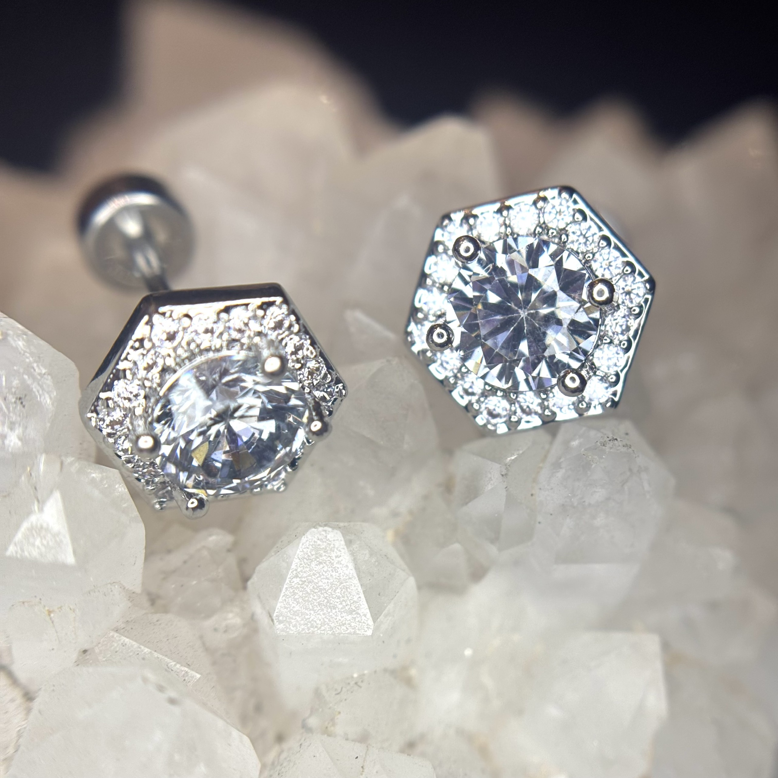 Khuyên kiểu đá xanh hợp kim lục giác bi vặn_thumbnail_2