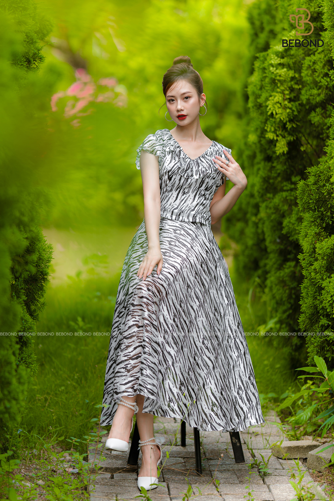 SET BỘ ÁO CỔ BÈO - CHÂN VÁY HOẠ TIẾT NGỰA VẰN ĐEN KATE_thumbnail_4