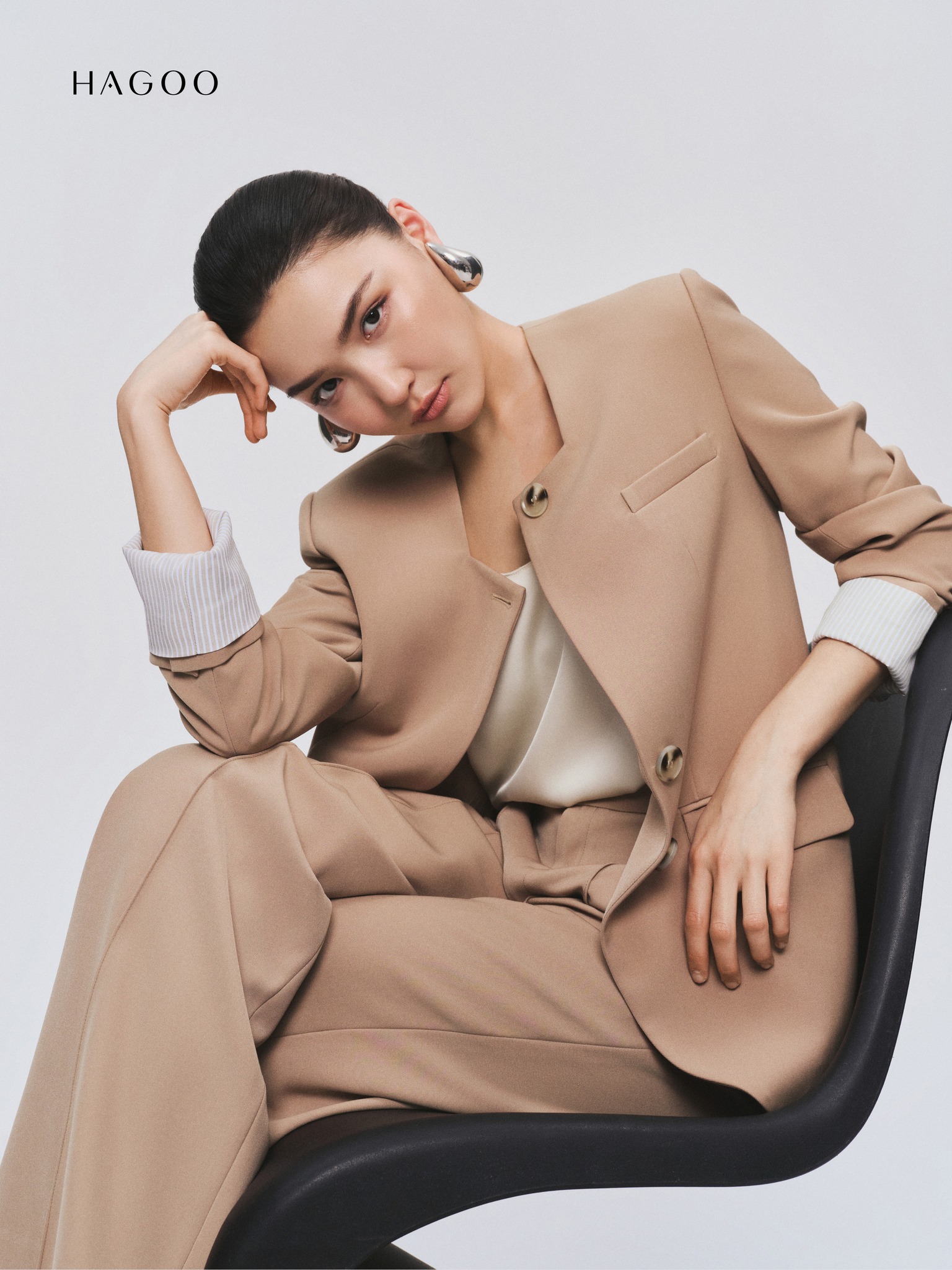 Blazer cổ U vuông phối đáp tay HAGOO