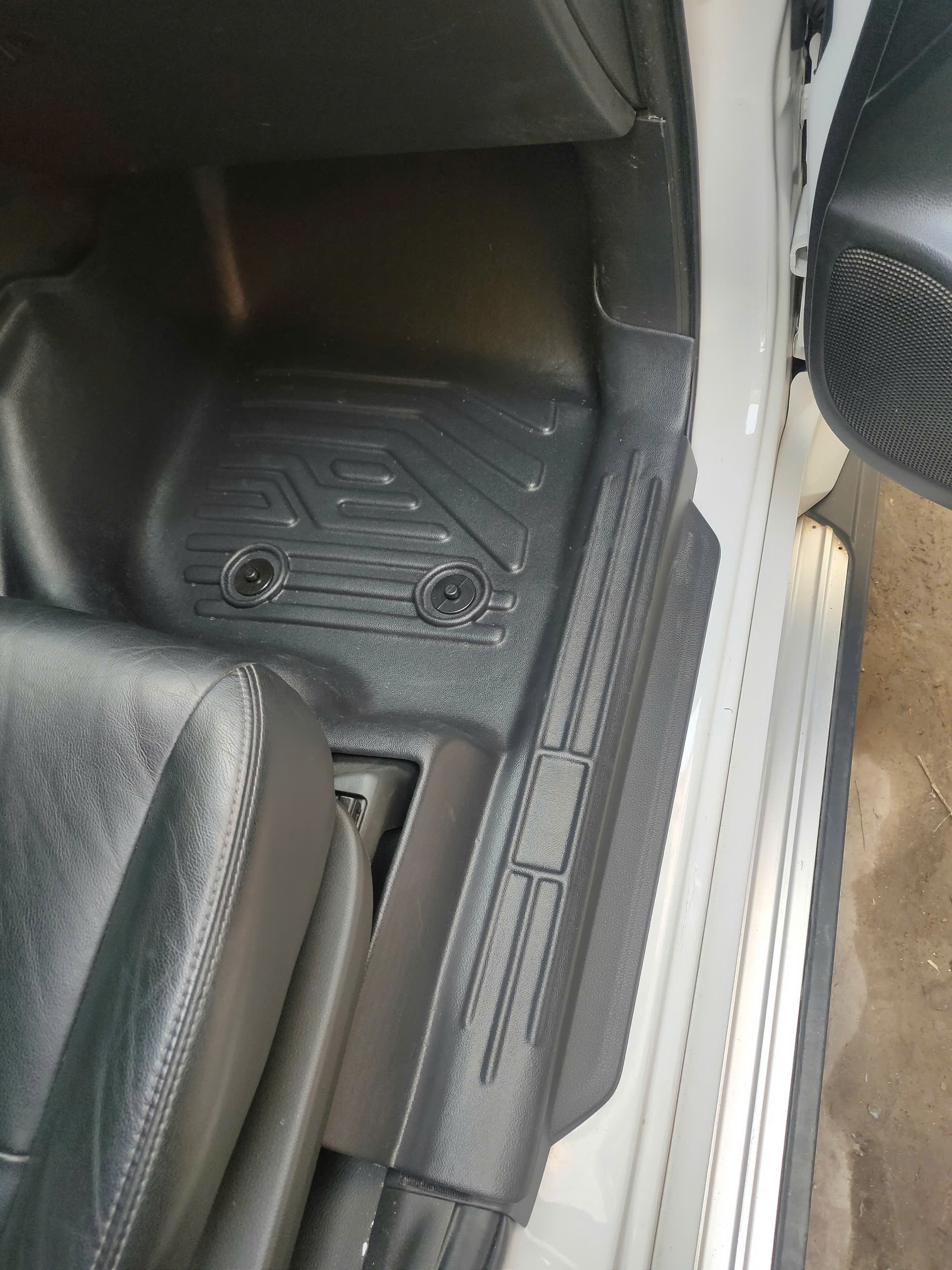 Thảm Lót Sàn Ô Tô Nhựa Đúc TPE Mitsubishi Pajero Sport_thumbnail_5