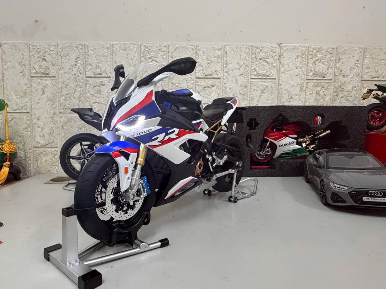 MH BMW S1000RR 1:6