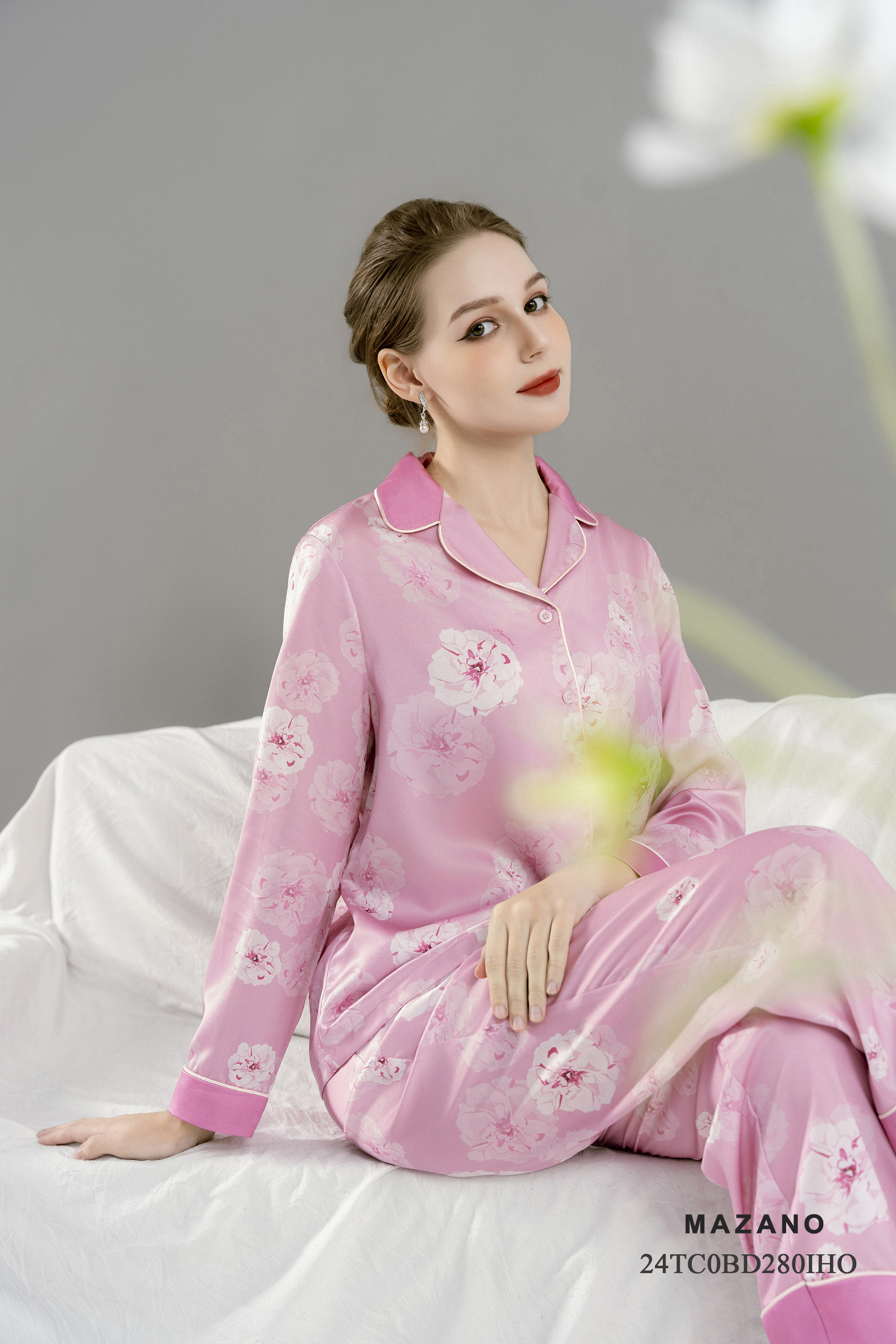 Bộ mặc nhà Vải lụa dày Hoạ tiết hoa  cách điệu Cổ bẻ Tay dài Dài đến đến mắt cá chânBD280IHO_thumbnail_3