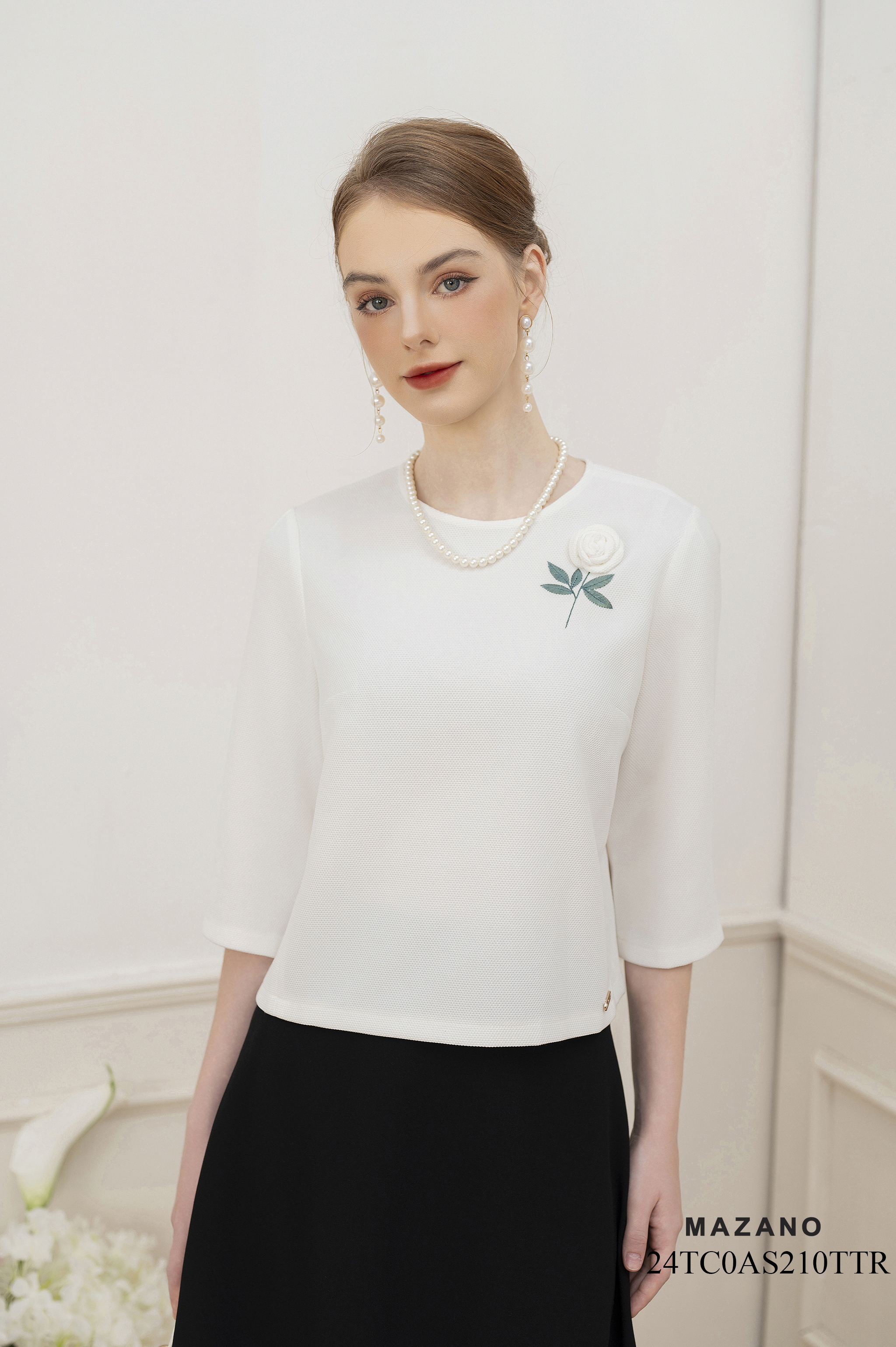 Áo Top ngắn chui đầu Suông Vải thô chun Cuốn hoa thủ công Cổ tròn Tay lỡ Dài dưới eo