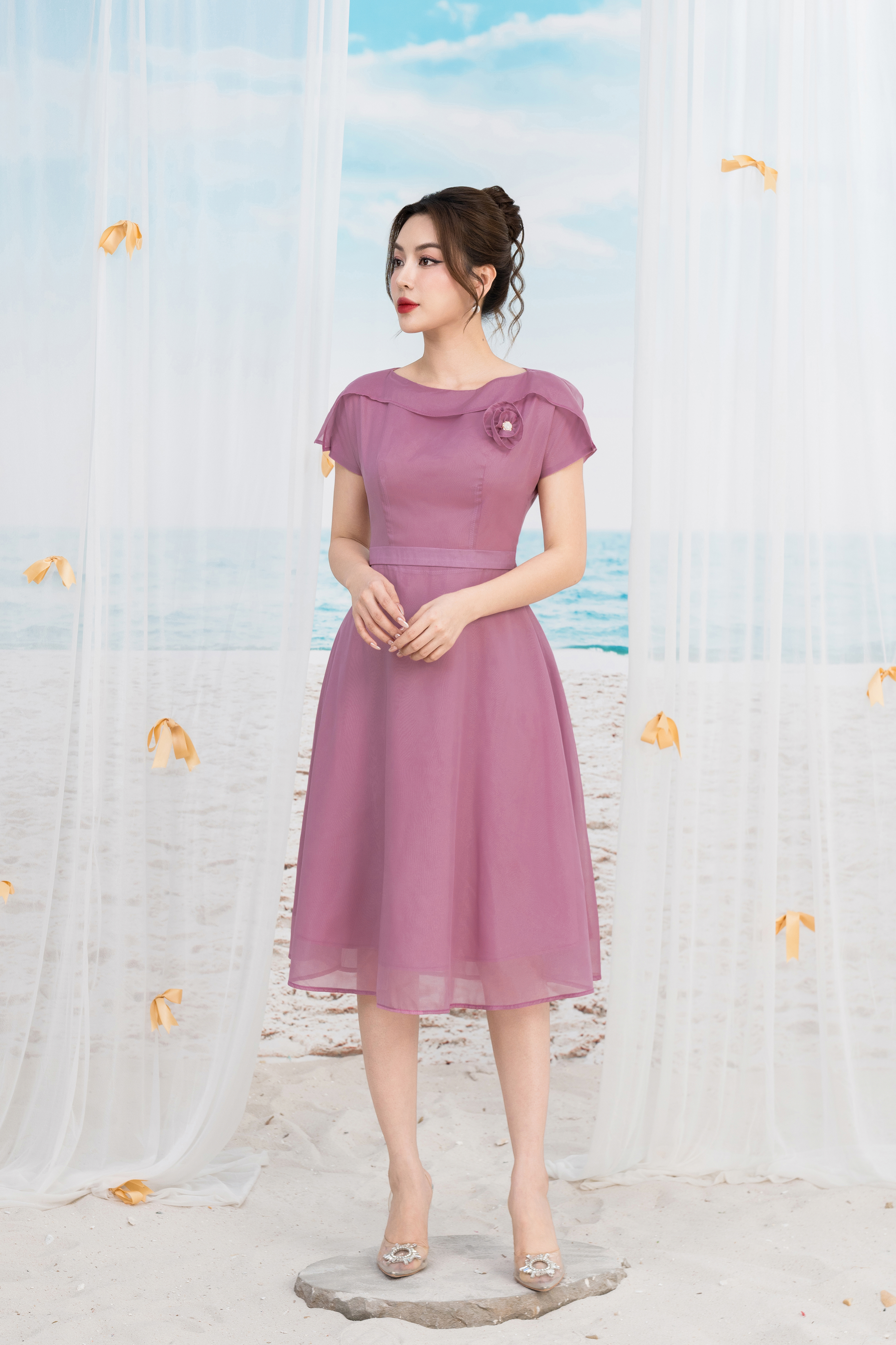 Đầm xoè hồng cổ thuyền đính hoa_thumbnail_2