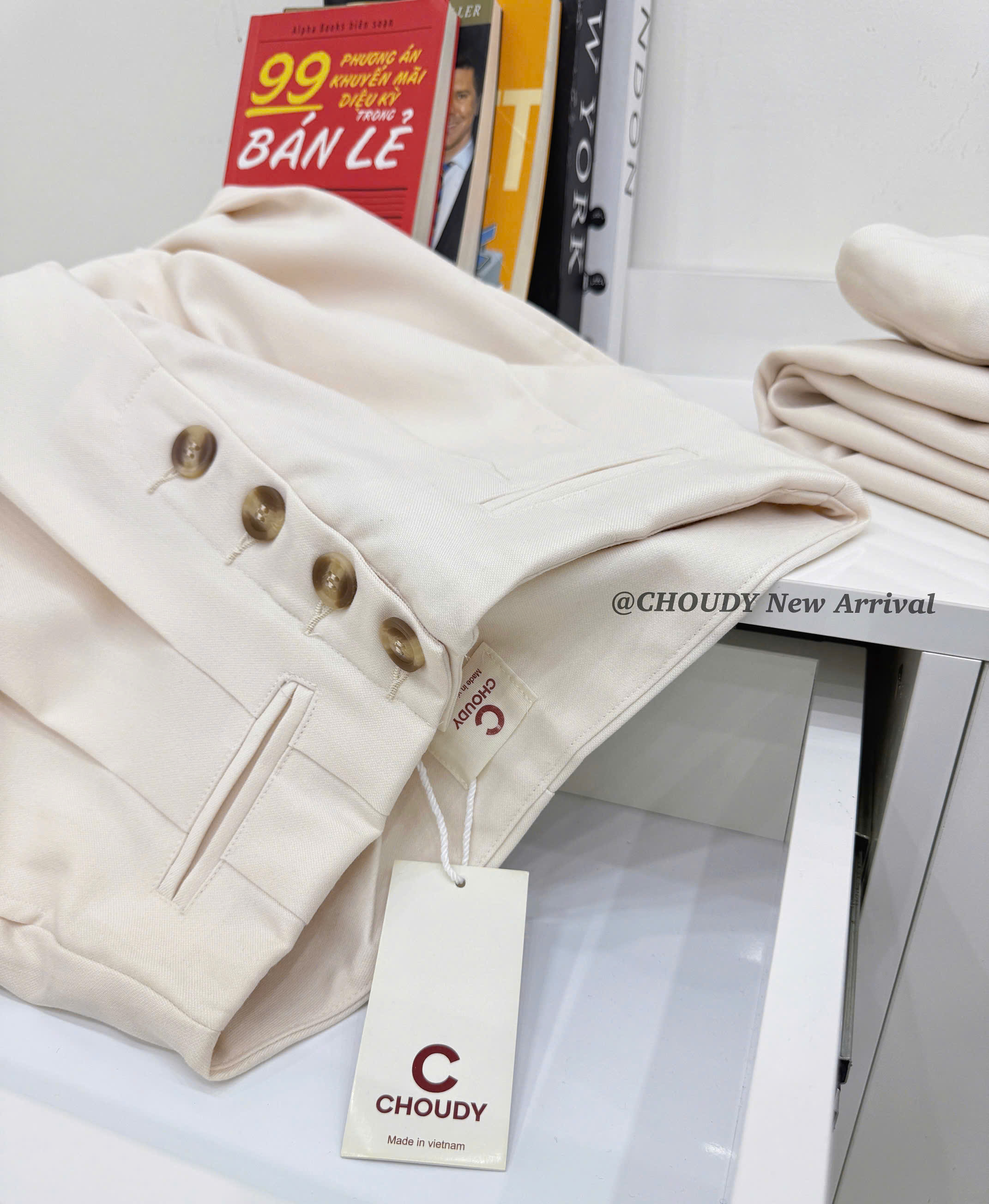 SALE U643 QUẦN TÂY SUÔNG KEM_thumbnail_1