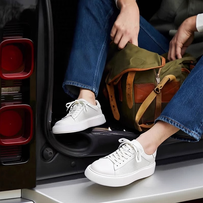 Giày trắng đục lỗ thoáng khí mùa hè mới dành cho nam giày thể thao phiên bản Hàn Quốc thời trang hợp thời trang da thật giày nam siêu nhẹ
