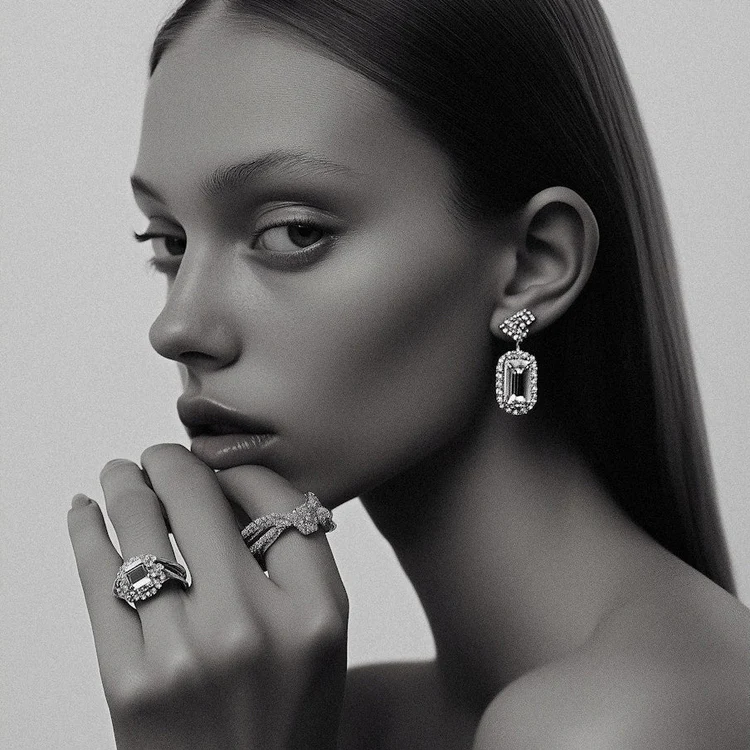 Elegant_Monochrome_Portrait(1)