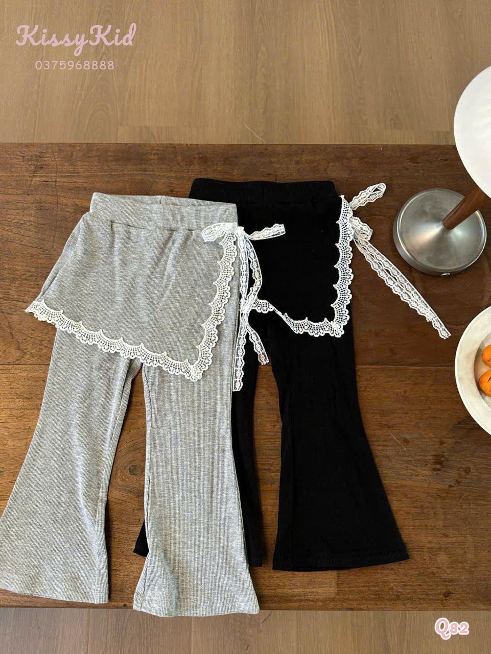 (Q82) Quần legging ống loe nhung tăm liền yếm viền ren màu đen hãng Ucee Heyduck_thumbnail_0