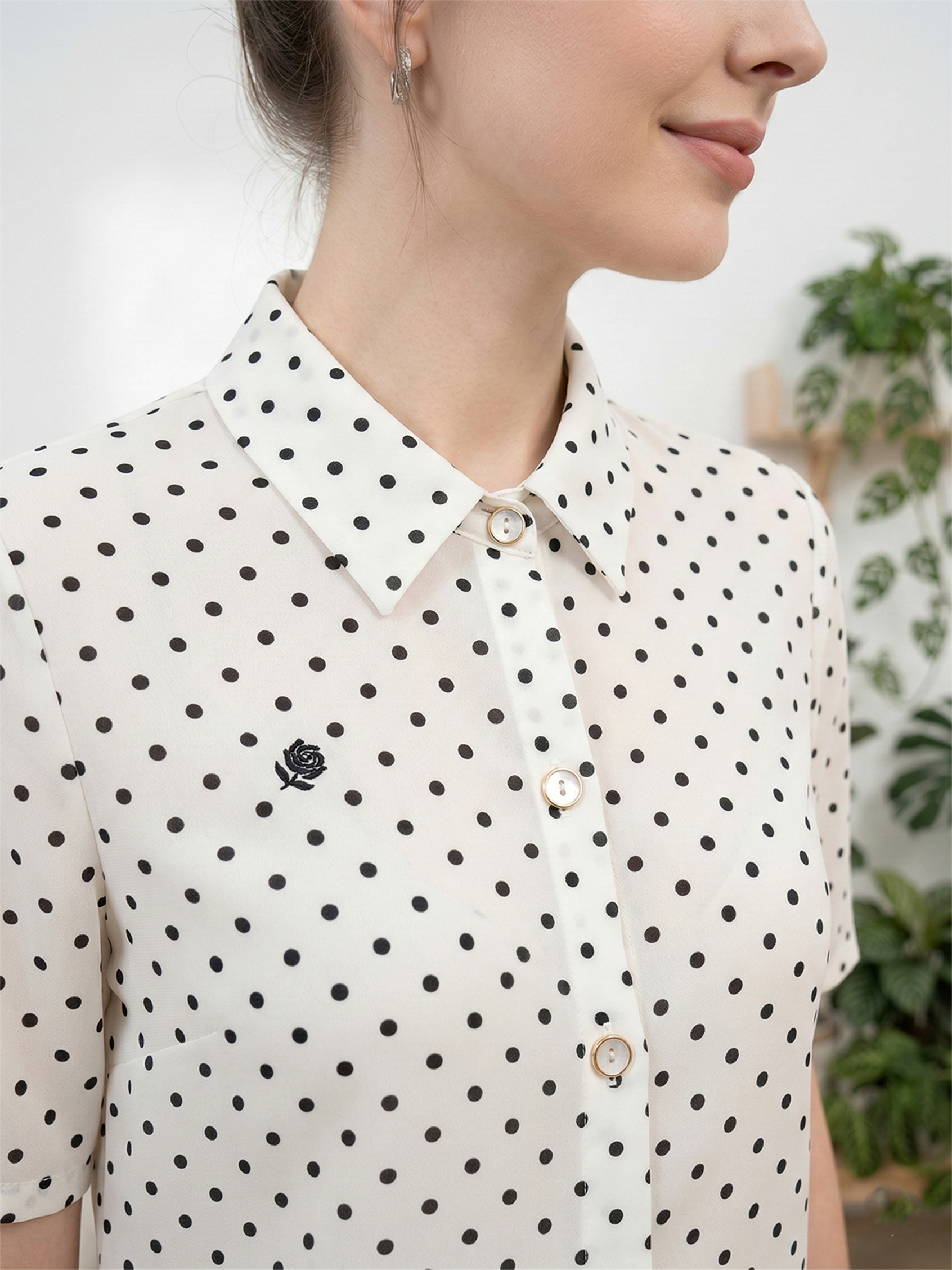 Áo sơ mi vải voan dày trắng chấm bi dáng suông vừa cổ sơ mi thiết kế MAZANO_thumbnail_3