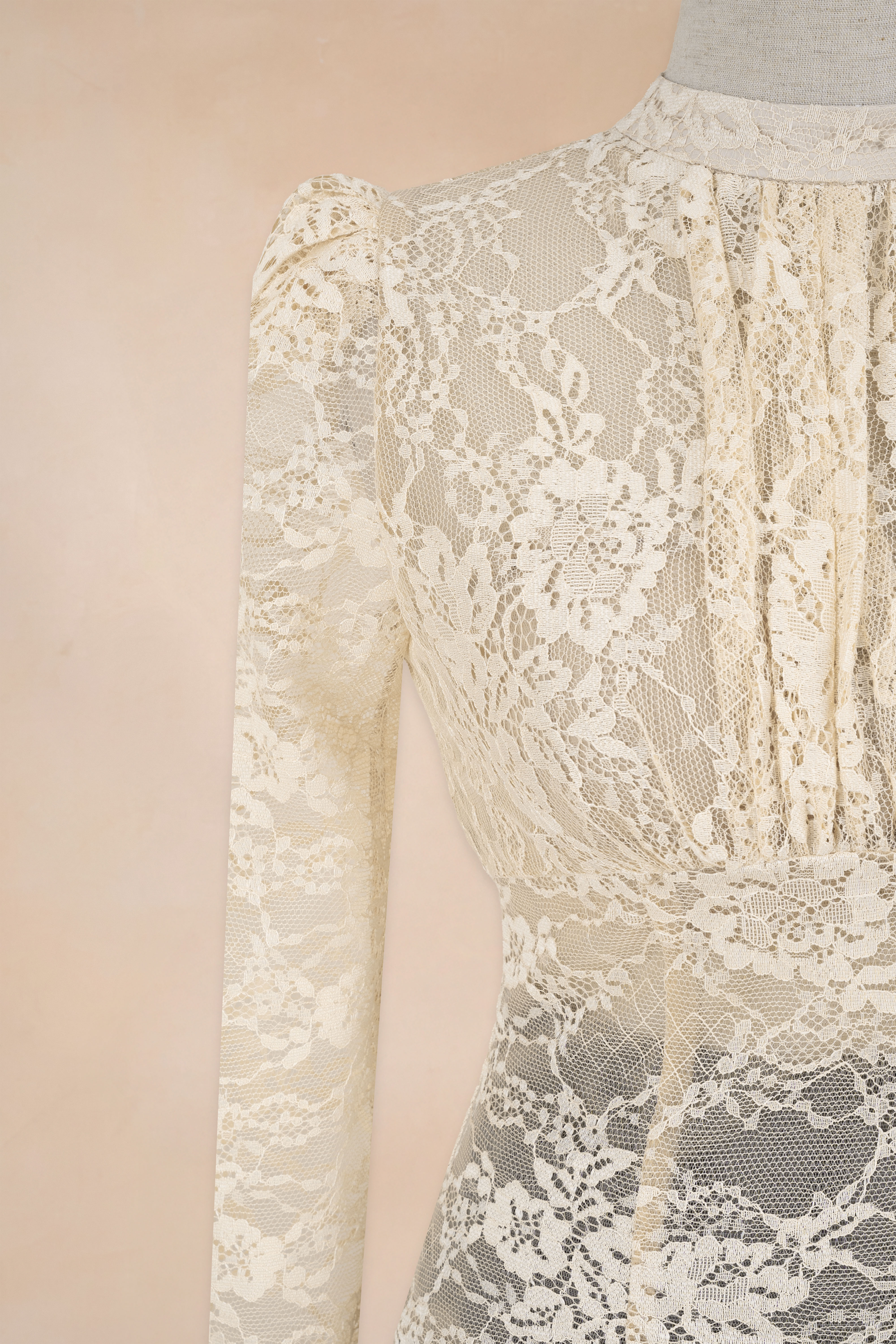 Áo Ren Hoa Cổ Cao Tay Dài_thumbnail_3