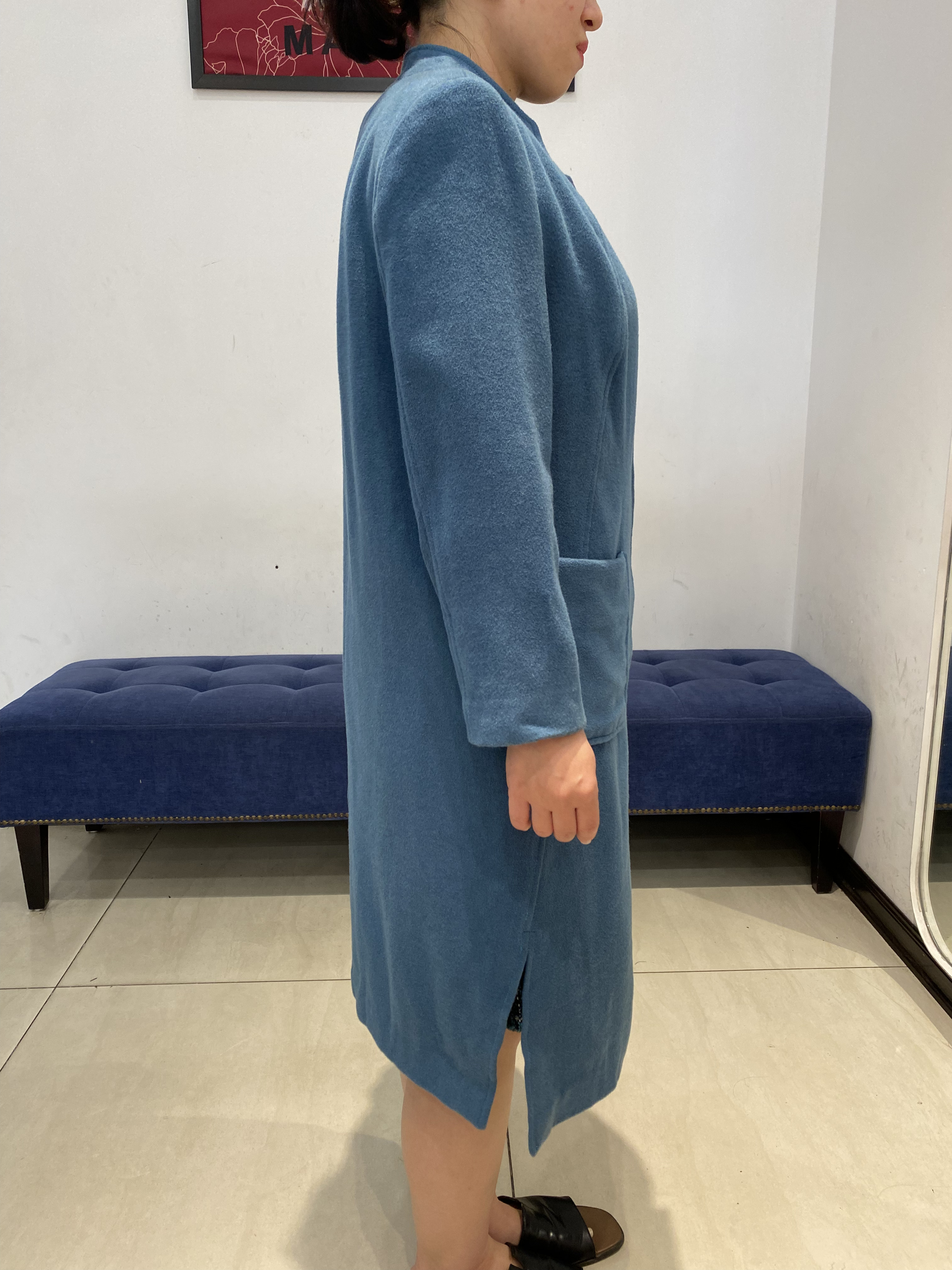 Măng tô xanh cổ xẻ cách điệu