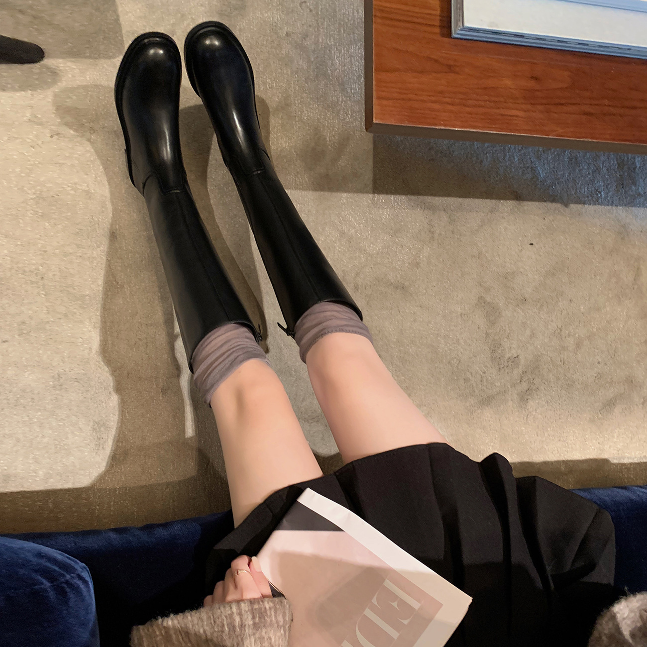 Chic Black Knee-High Boots_thumbnail_2