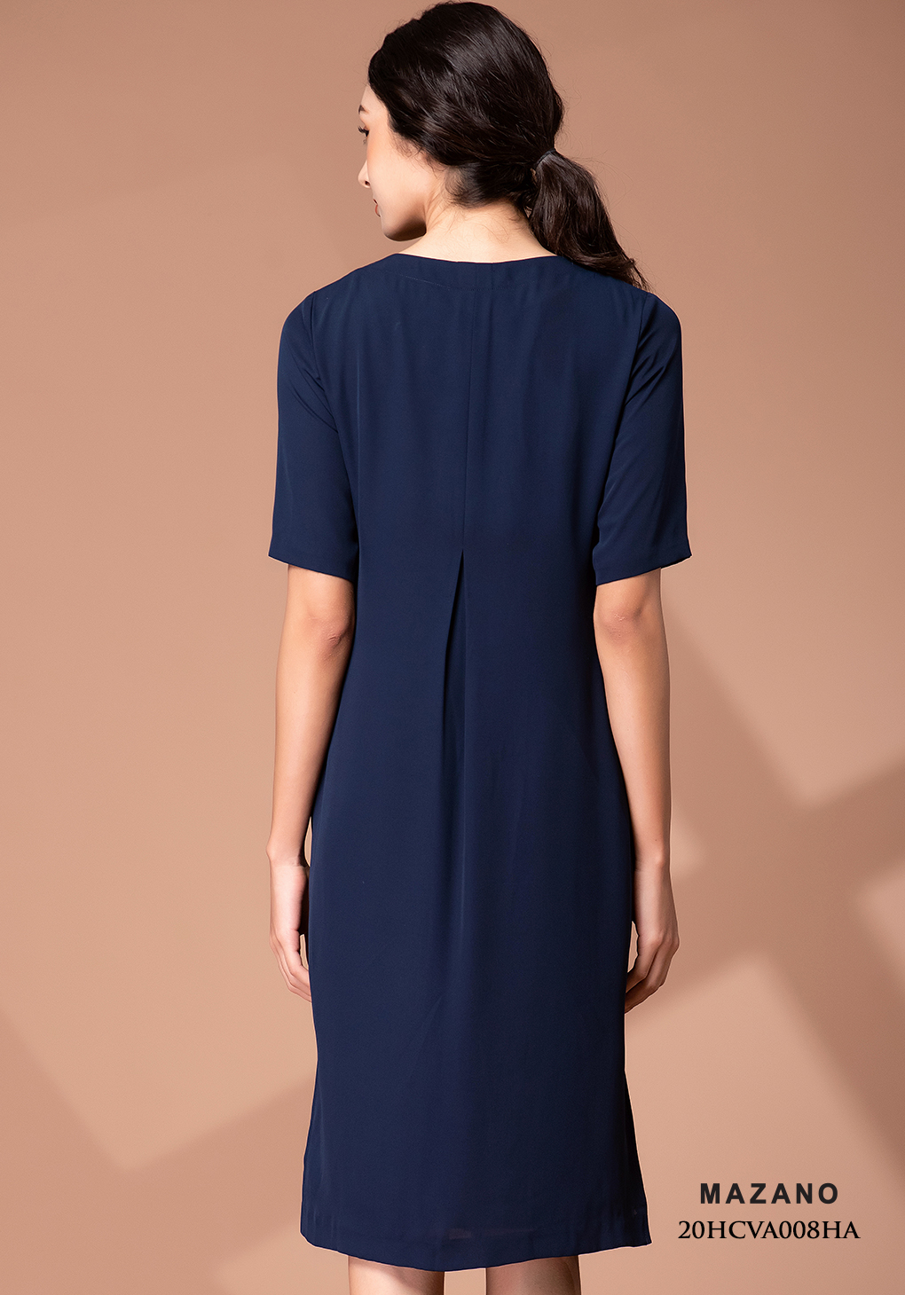 Đầm xanh than cổ tròn thêu hoa