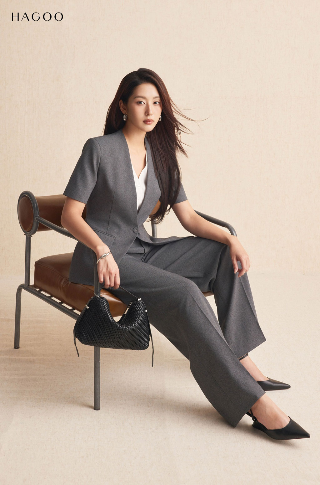 Set ký giả tay cộc phối áo trắng