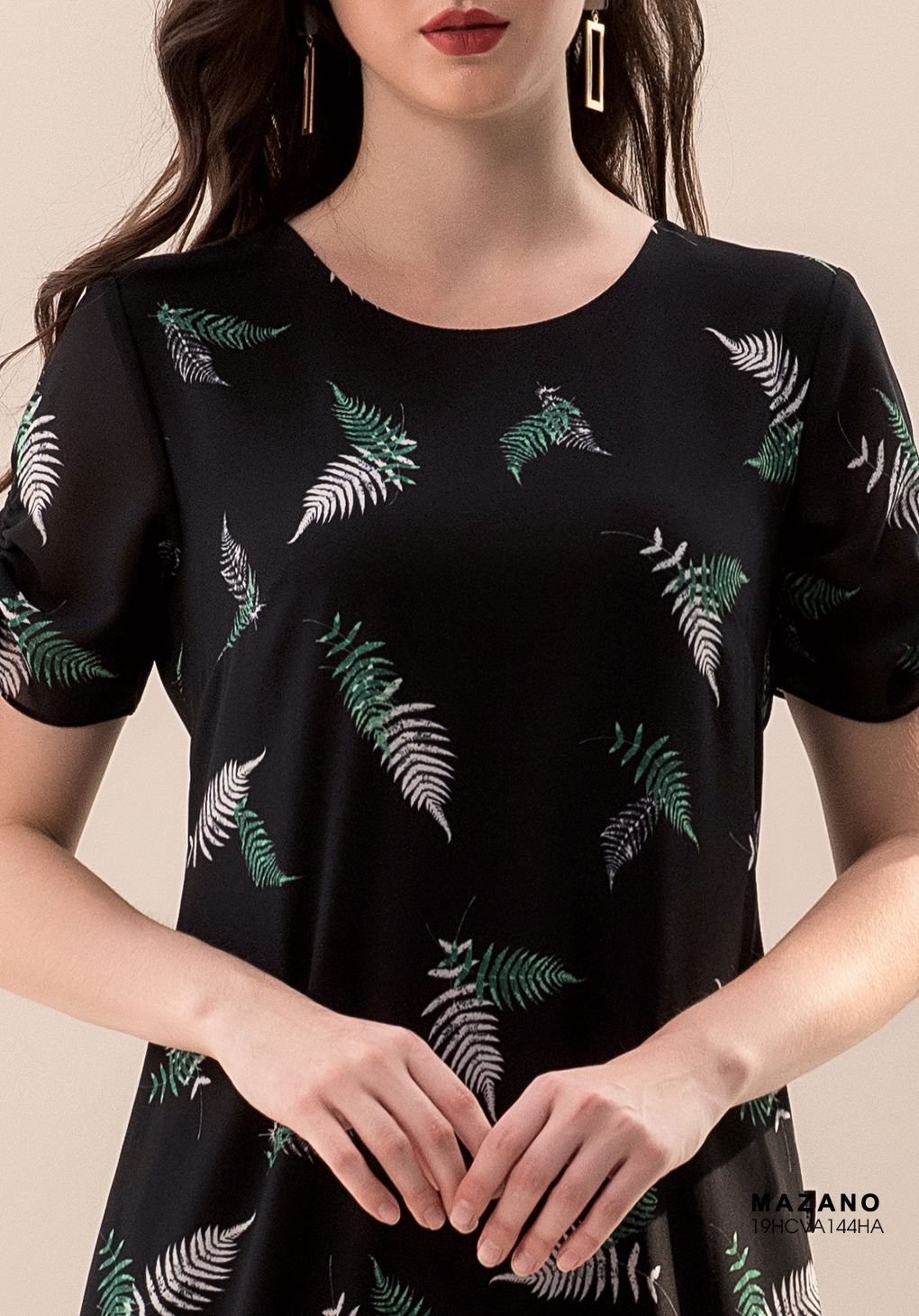 Đầm đen họa tiết nhún tay_thumbnail_4