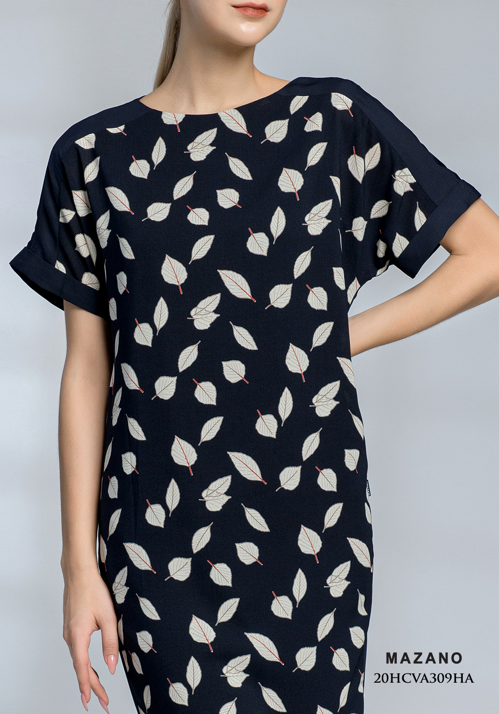 Đầm đen suông họa tiết phối lưng xanh trơn_thumbnail_4