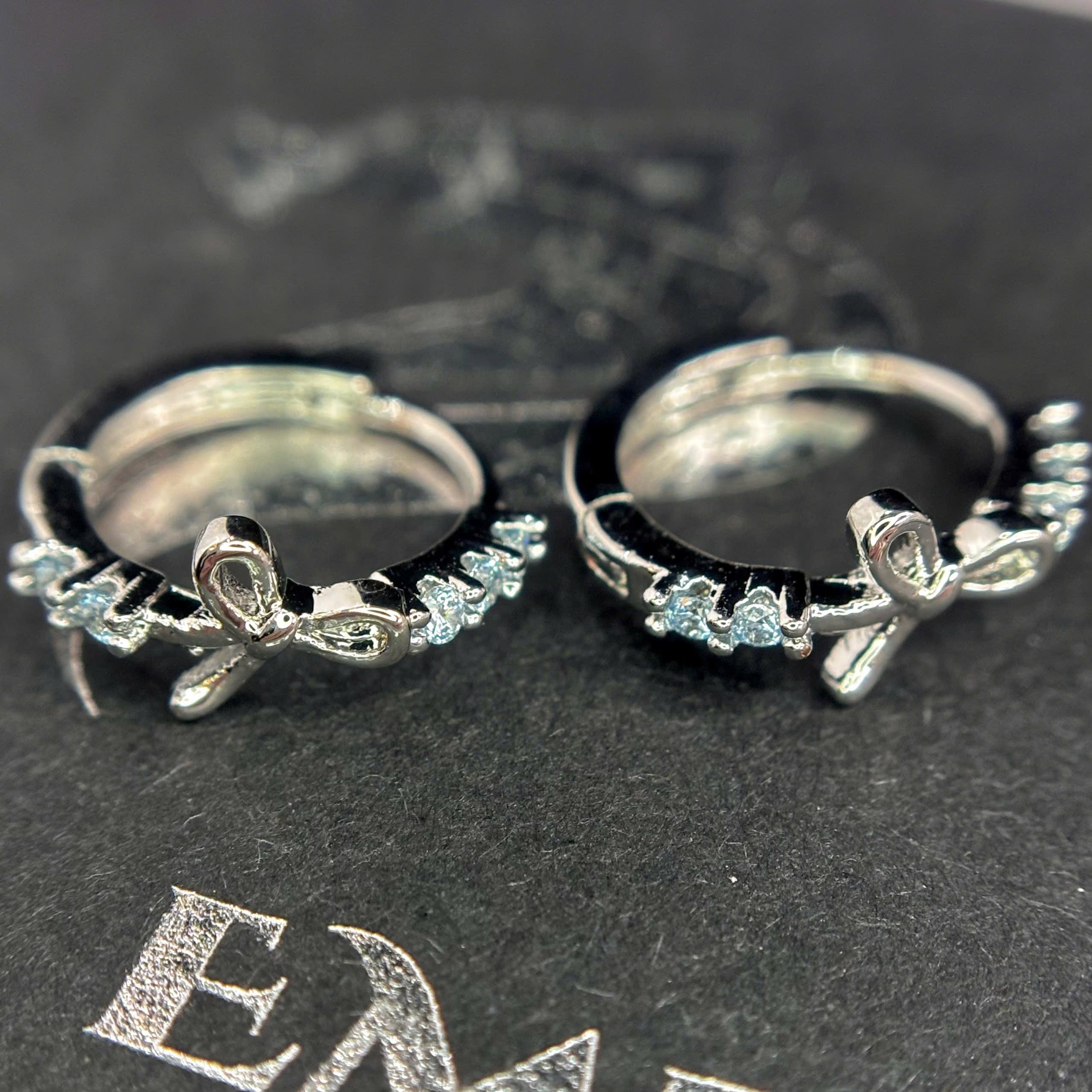 Khuyên vòng hợp kim mạ bạc nơ xanh size 8_thumbnail_1