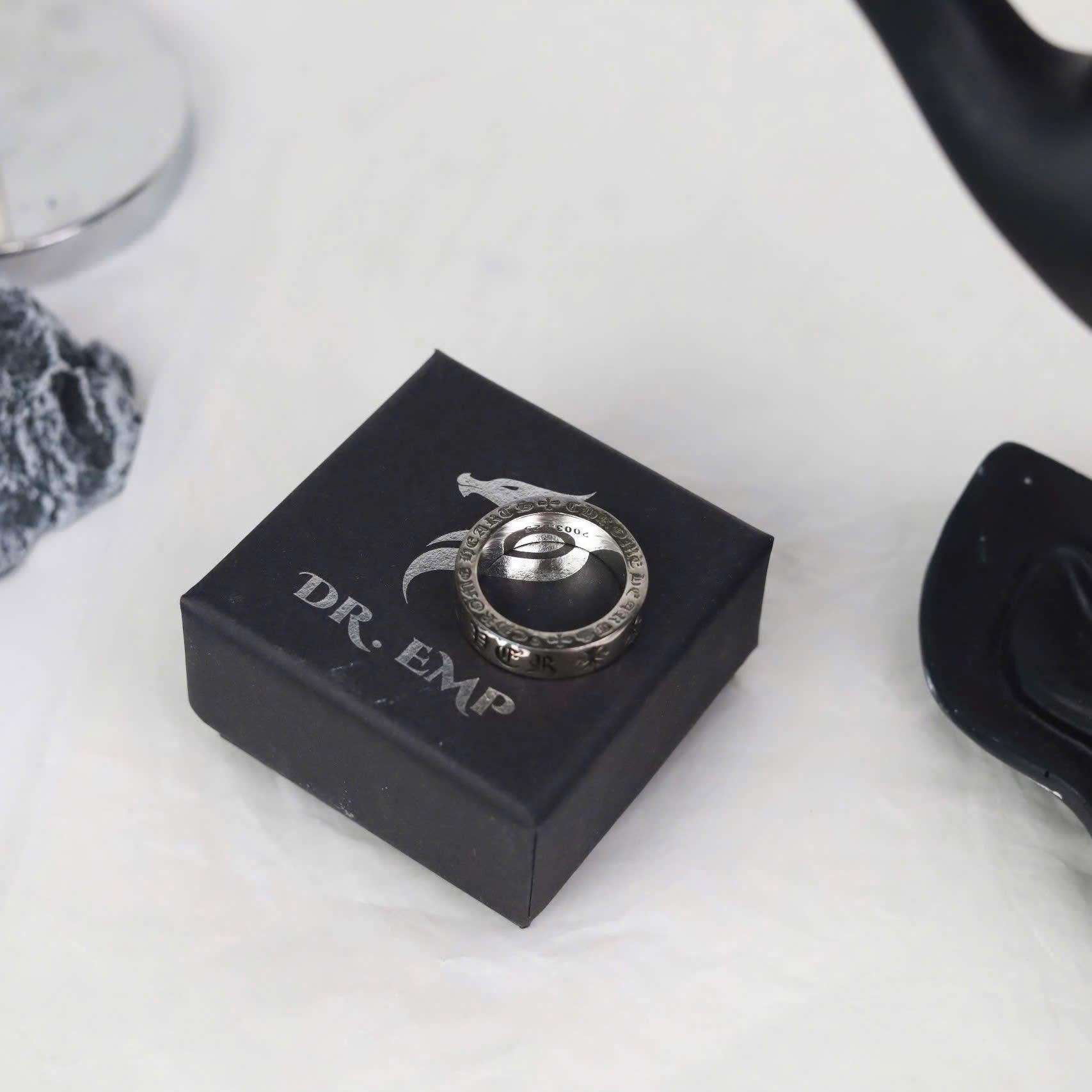 Nhẫn kiểu titan chrome heart viền đá viền chữ_thumbnail_2