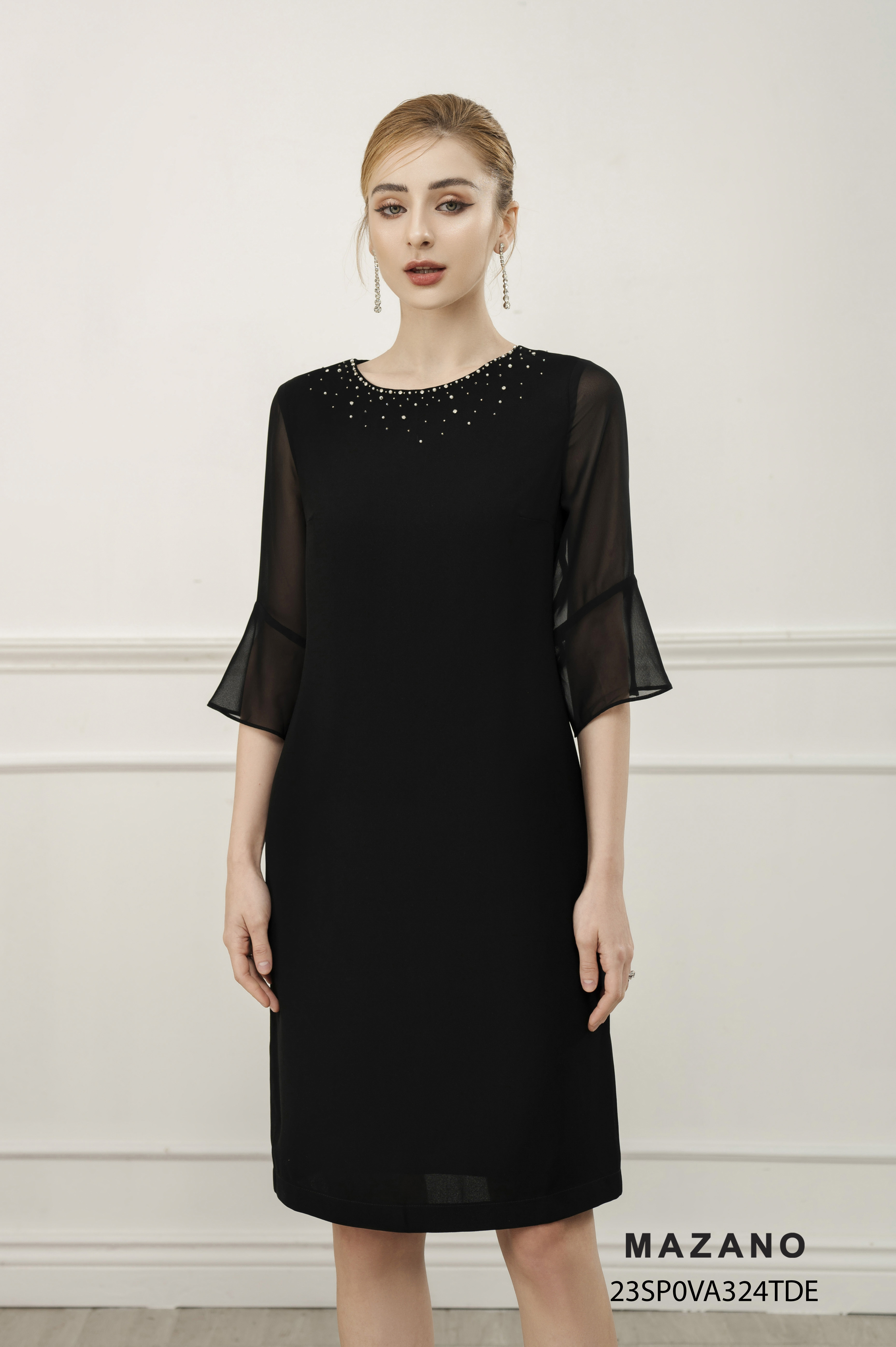 Đầm Suông Tay Lỡ Đính Đá Sang Trọng