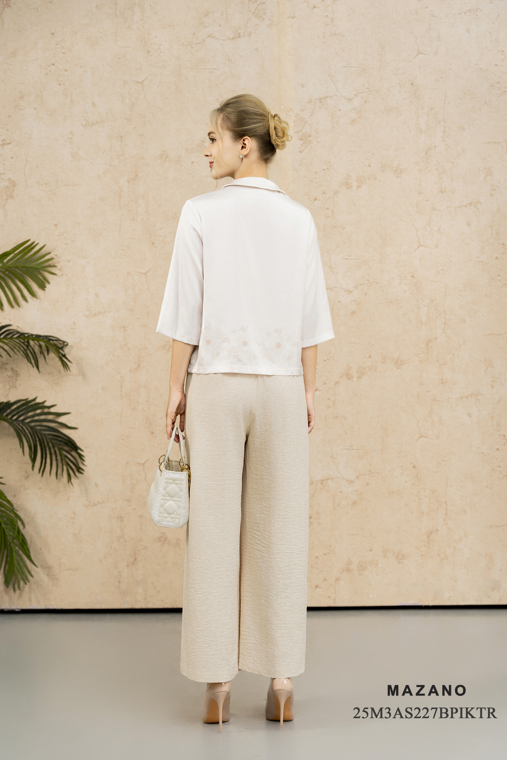 Áo sơ mi cài khuy Suông Vải lụa in họa tiết cách điệu Cổ bẻ cài khuy Tay lỡ Dài dưới eo_thumbnail_4