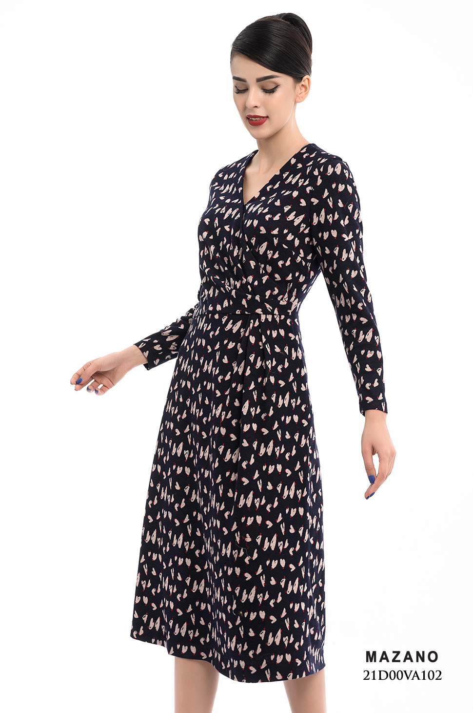 Đầm len xếp ly eo chân rủ