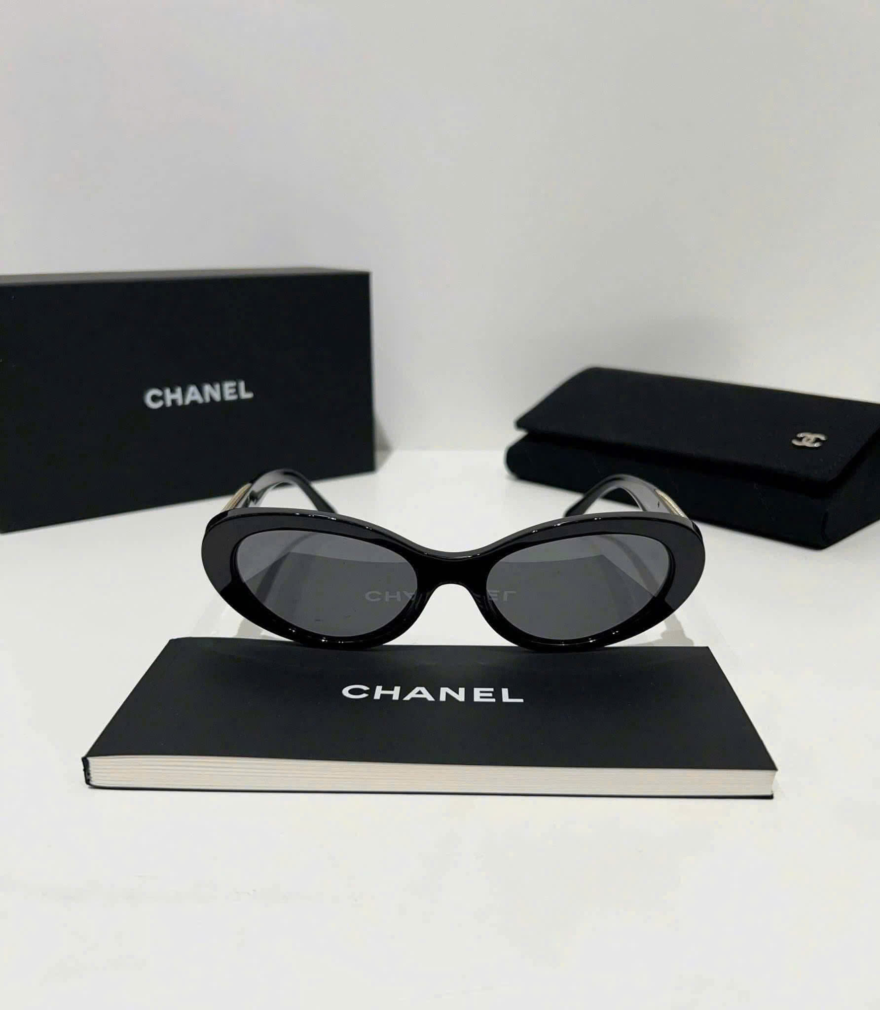 KÍNH HIỆU CHẤT LỪ CHANEL