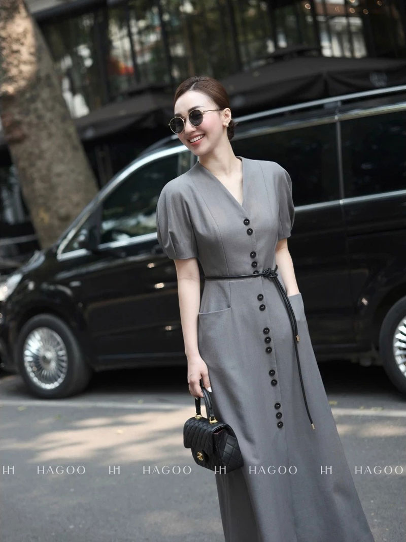 Váy xám tay phồng HAGOO phối khuy đen kèm dây da