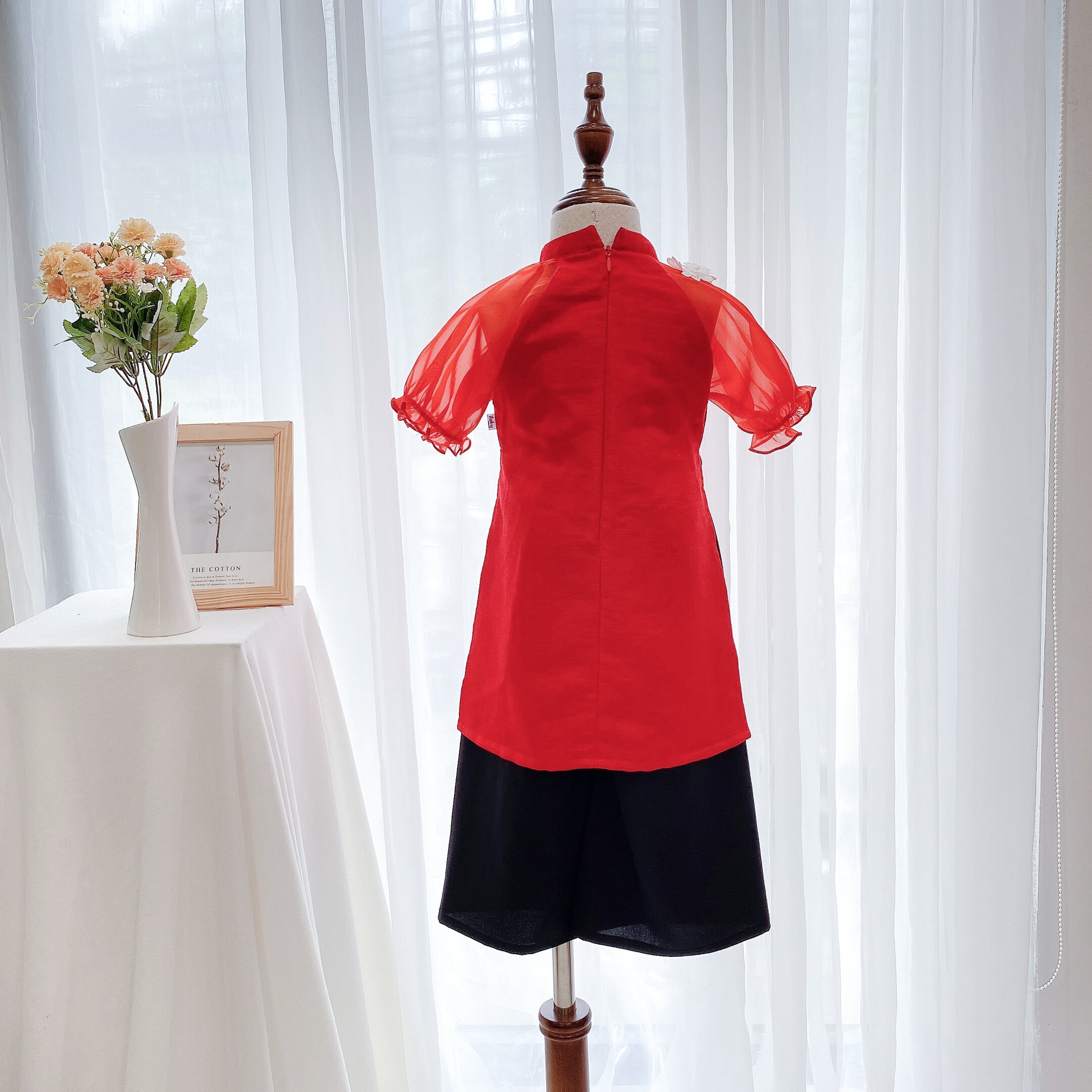 Áo dài đũi đính hoa vai, kèm quần_thumbnail_4